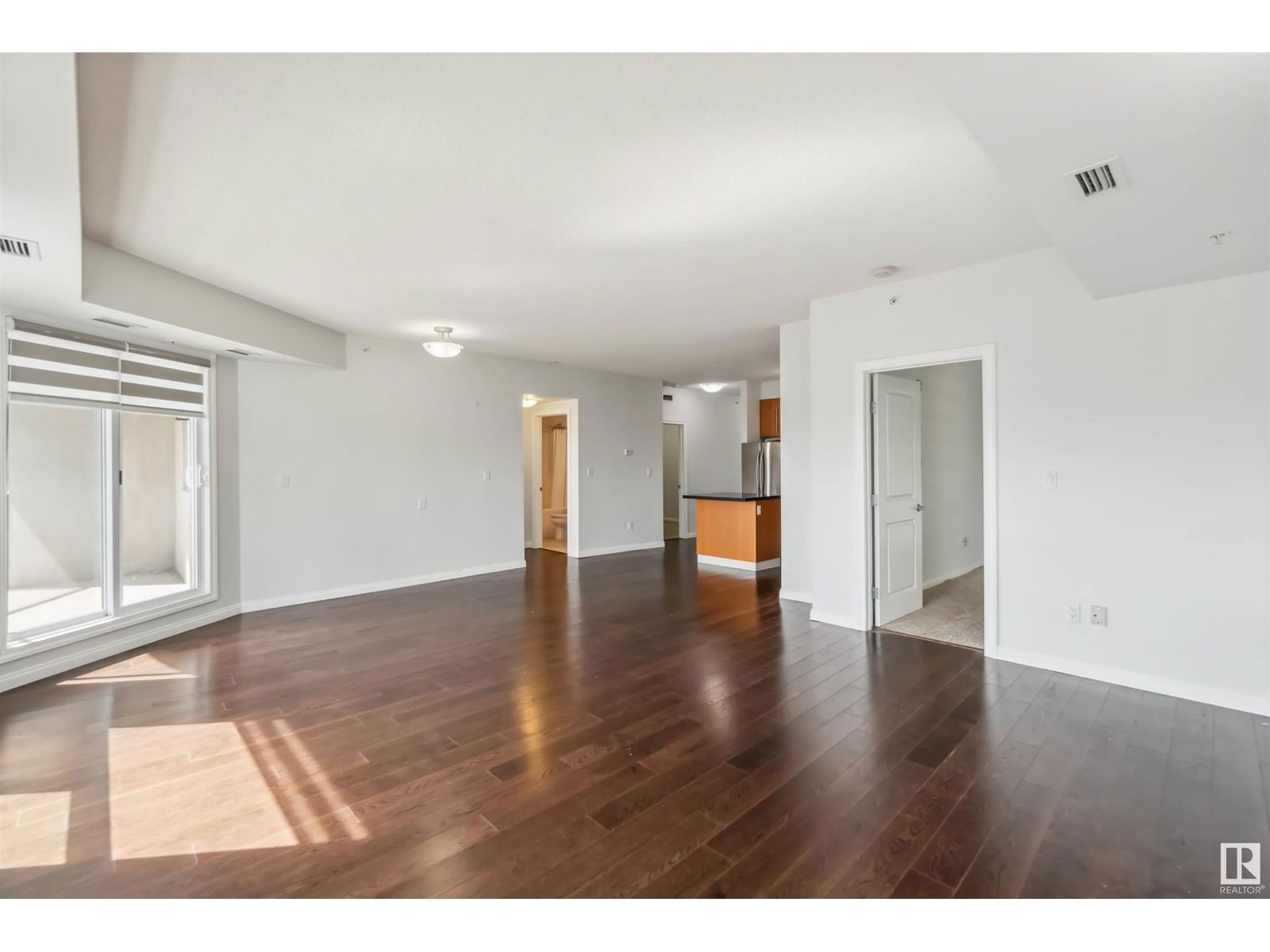 9819 - 1102 104 ST NW Image 13