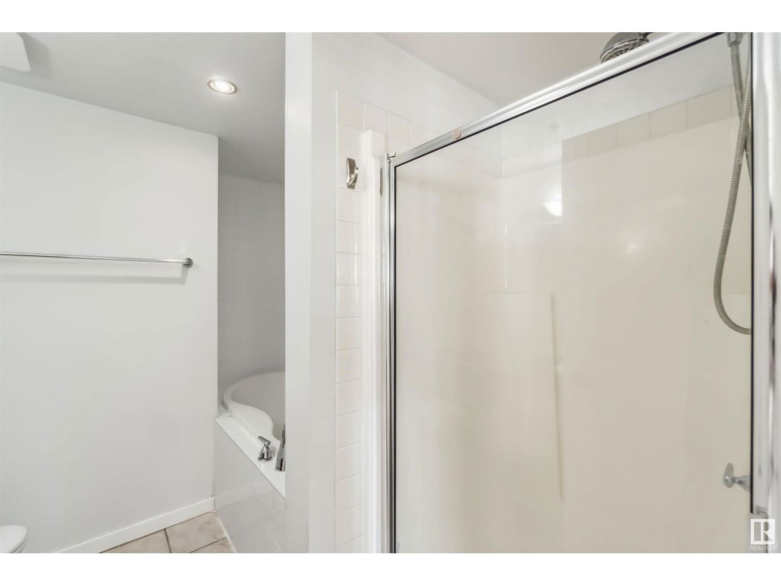 9819 - 1102 104 ST NW Image 22