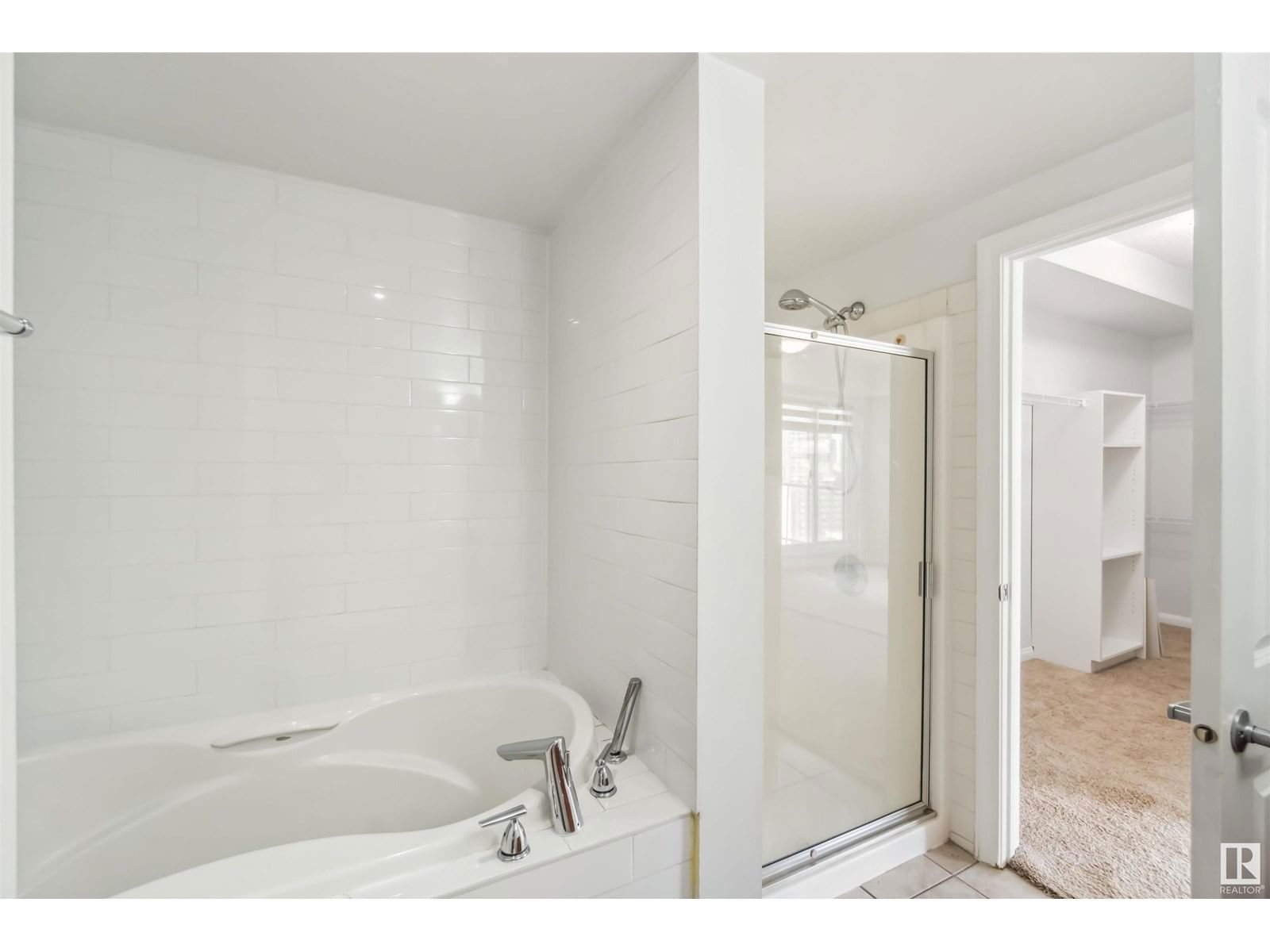 9819 - 1102 104 ST NW Image 23