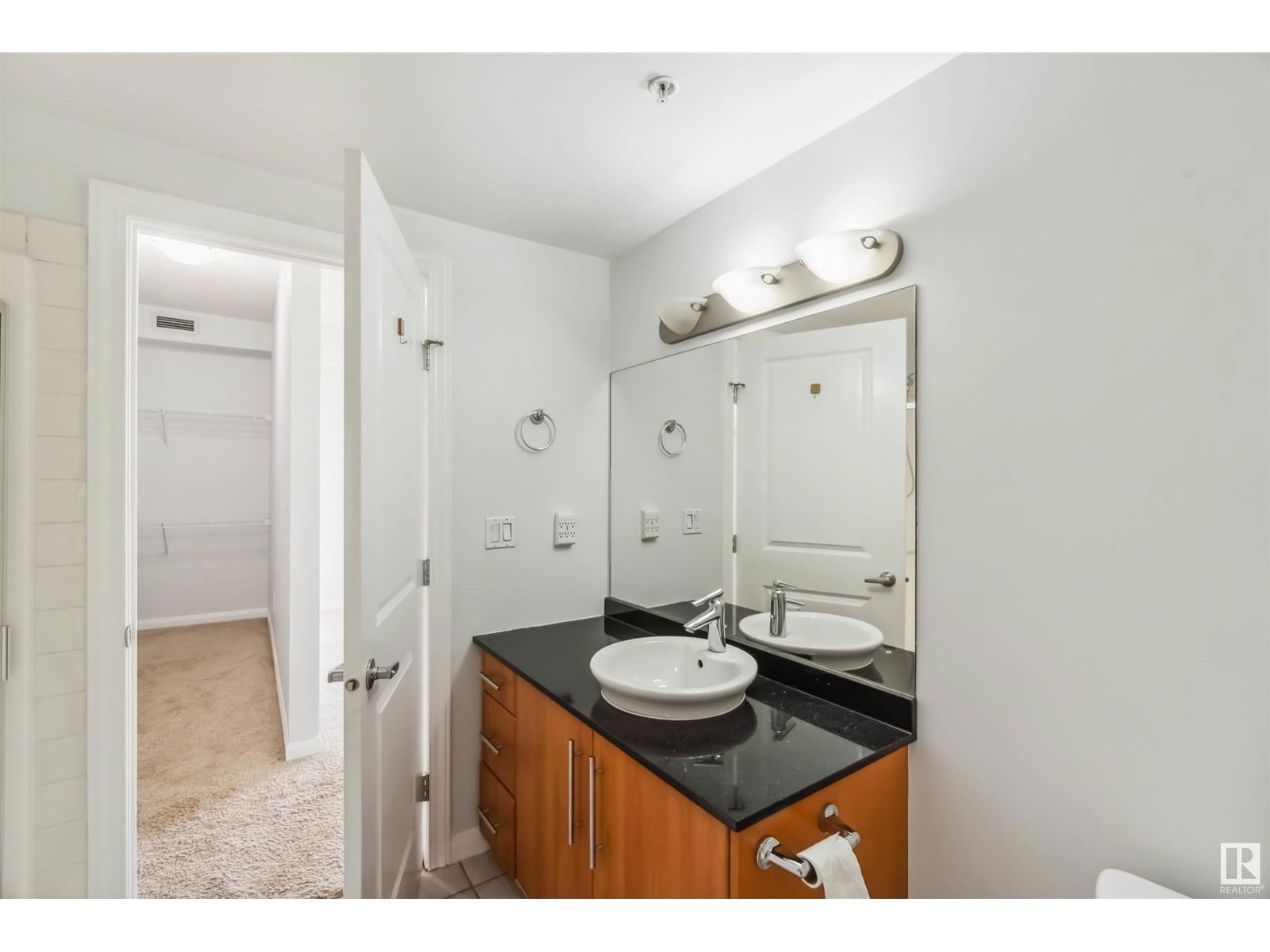 9819 - 1102 104 ST NW Image 24