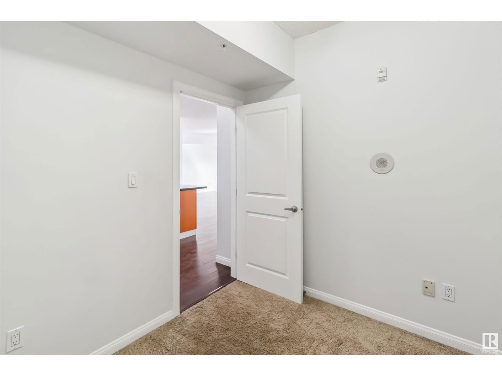 9819 - 1102 104 ST NW Image 27