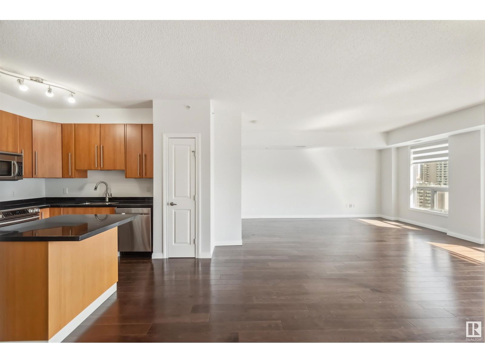 9819 - 1102 104 ST NW Image 28