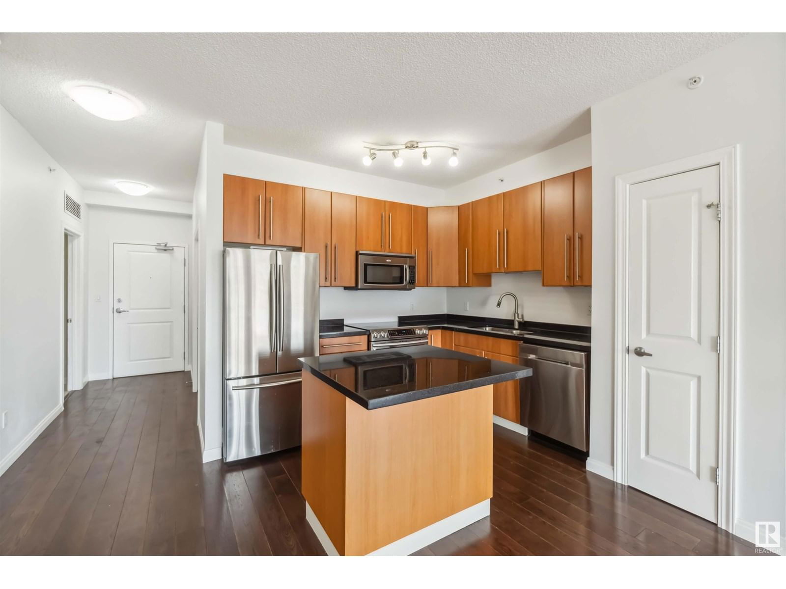 9819 - 1102 104 ST NW Image 34