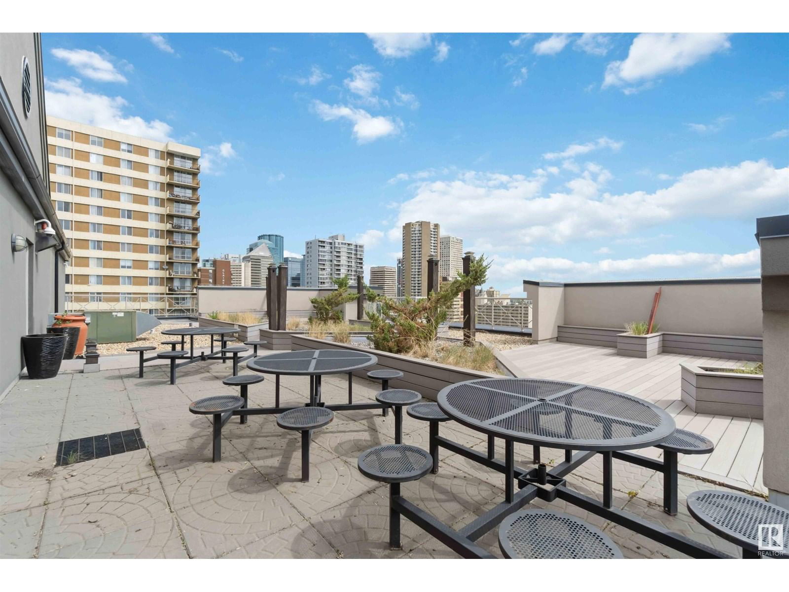 9819 - 1102 104 ST NW Image 35