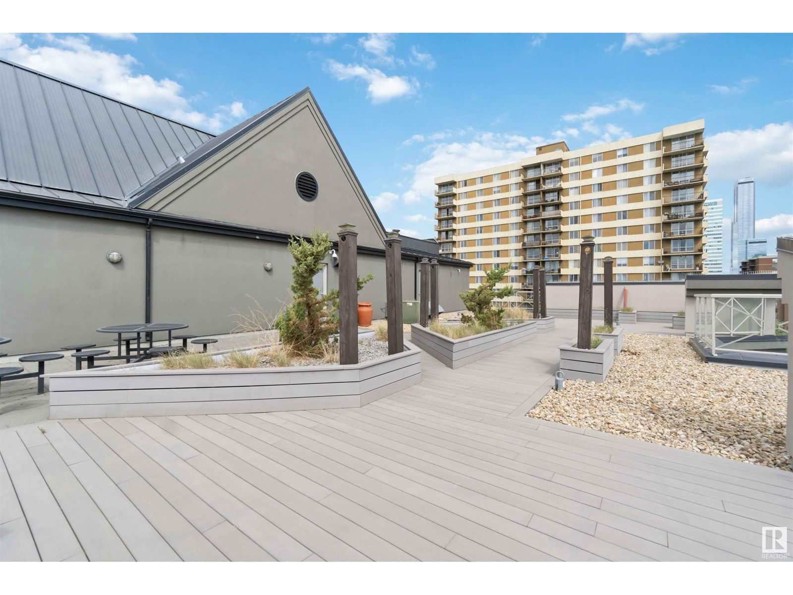 9819 - 1102 104 ST NW Image 36