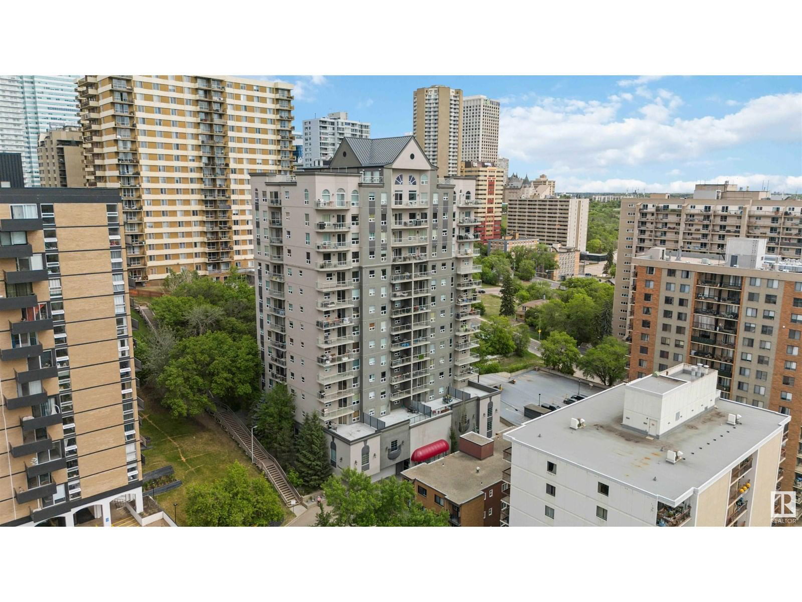 9819 - 1102 104 ST NW Image 38