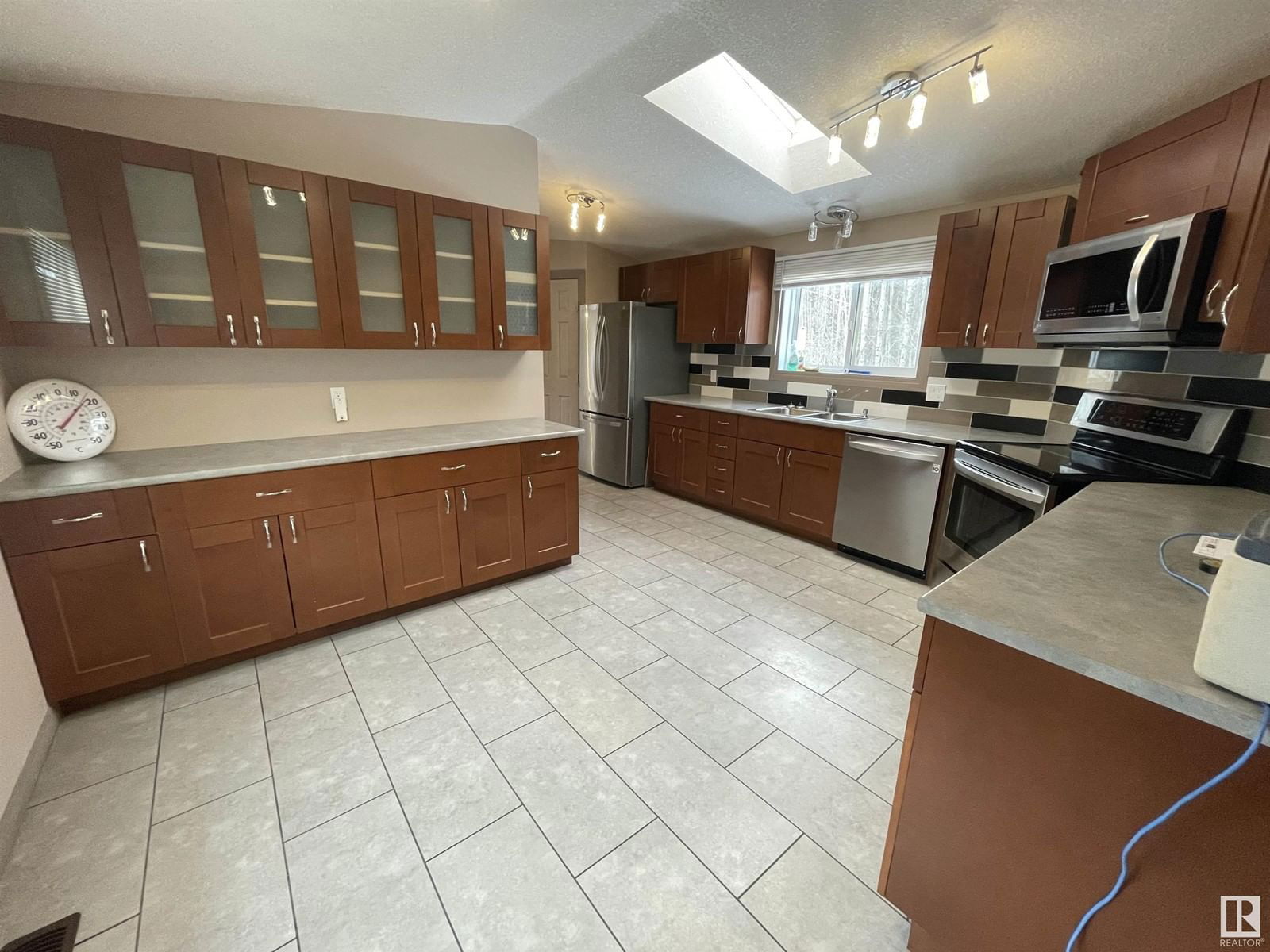 17 - 231054 TWP RD 623.8 Image 2
