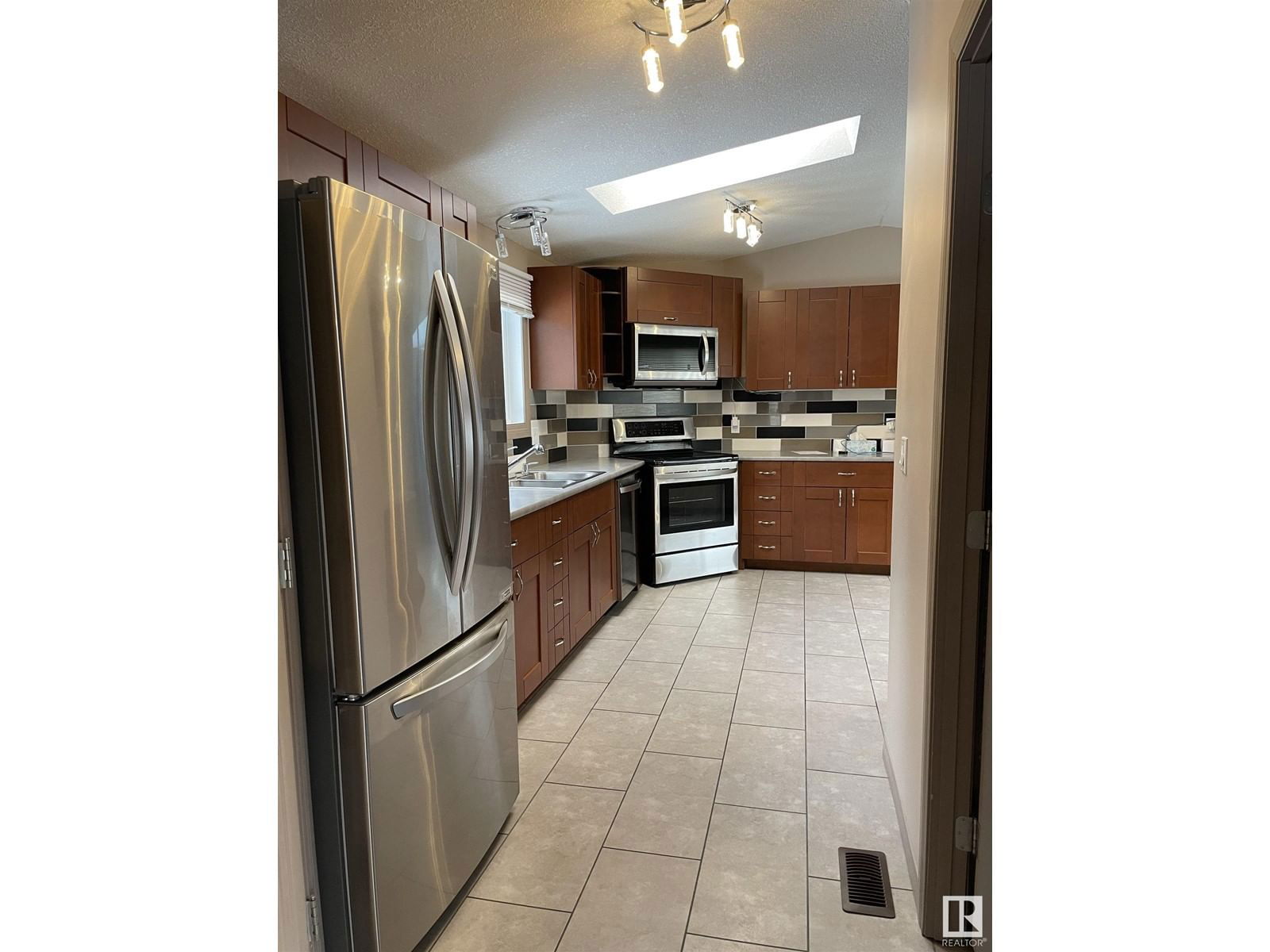 17 - 231054 TWP RD 623.8 Image 4