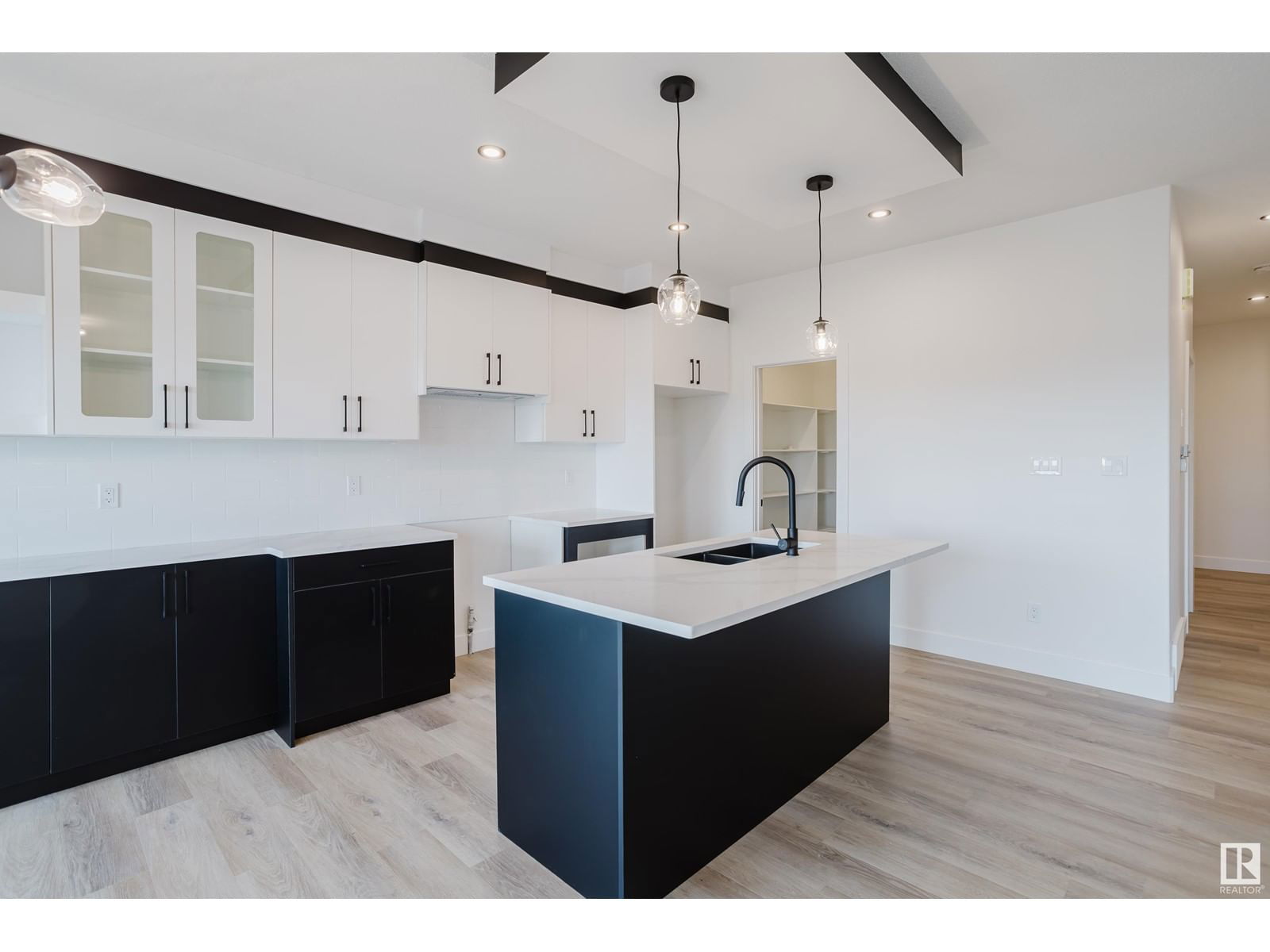 18911 24 AV Image 13