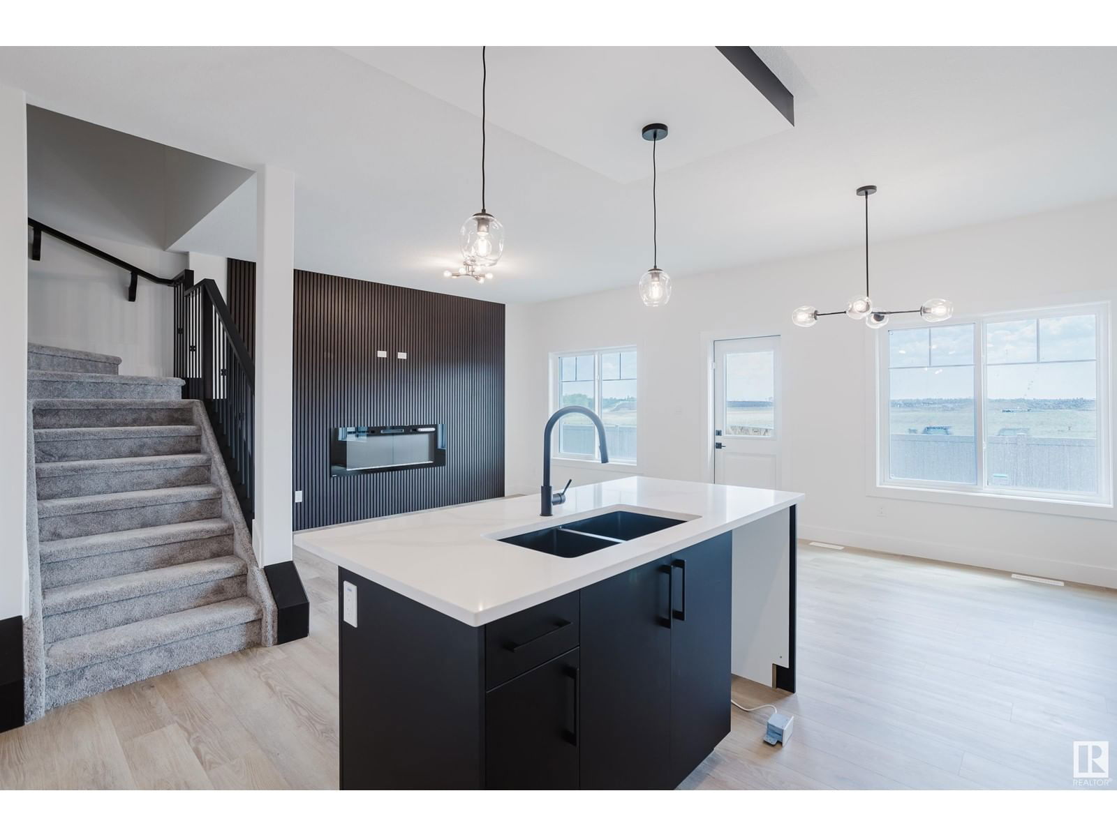 18911 24 AV Image 14