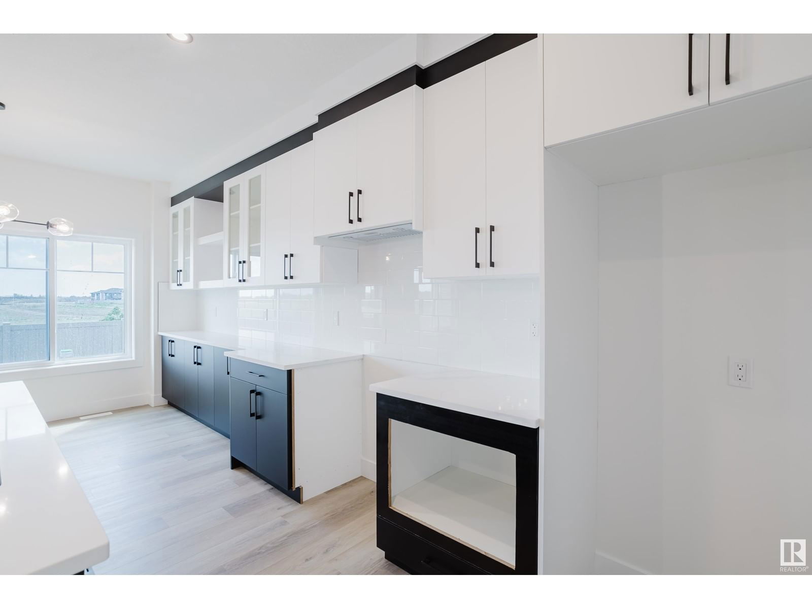 18911 24 AV Image 16