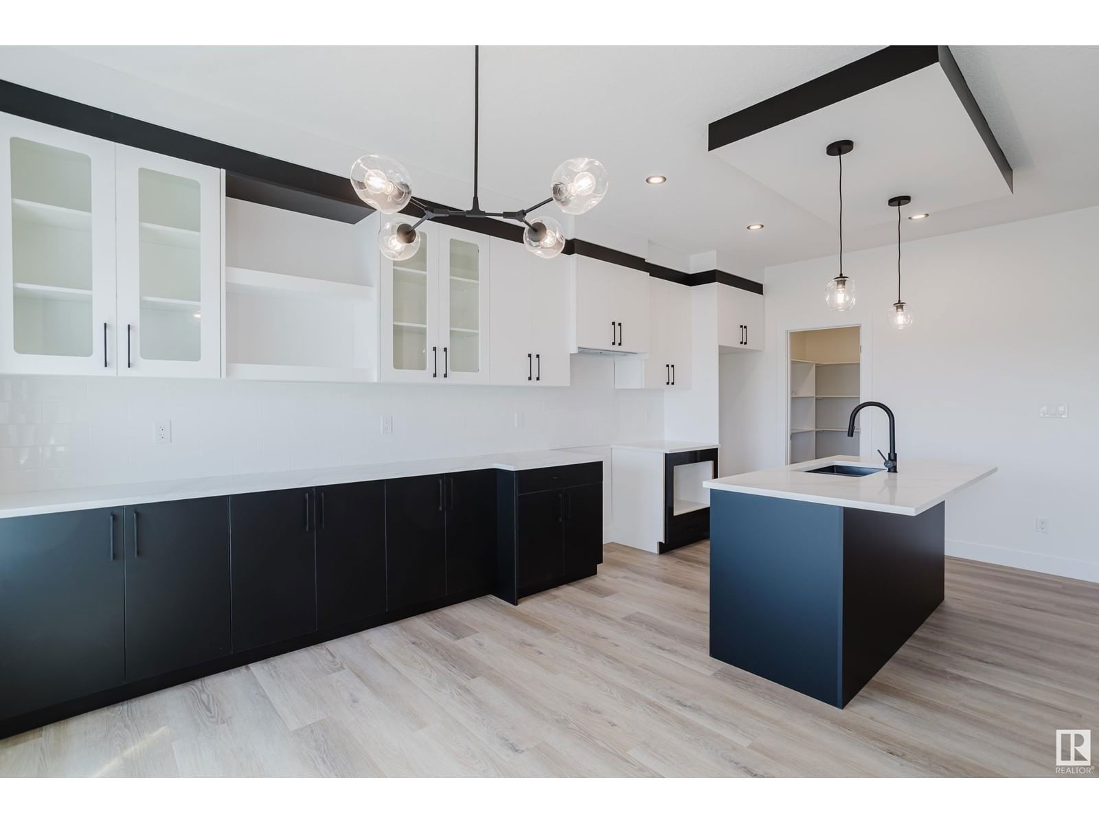 18911 24 AV Image 19
