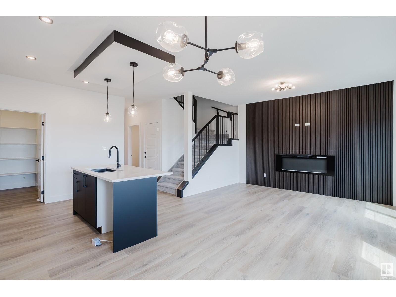 18911 24 AV Image 20