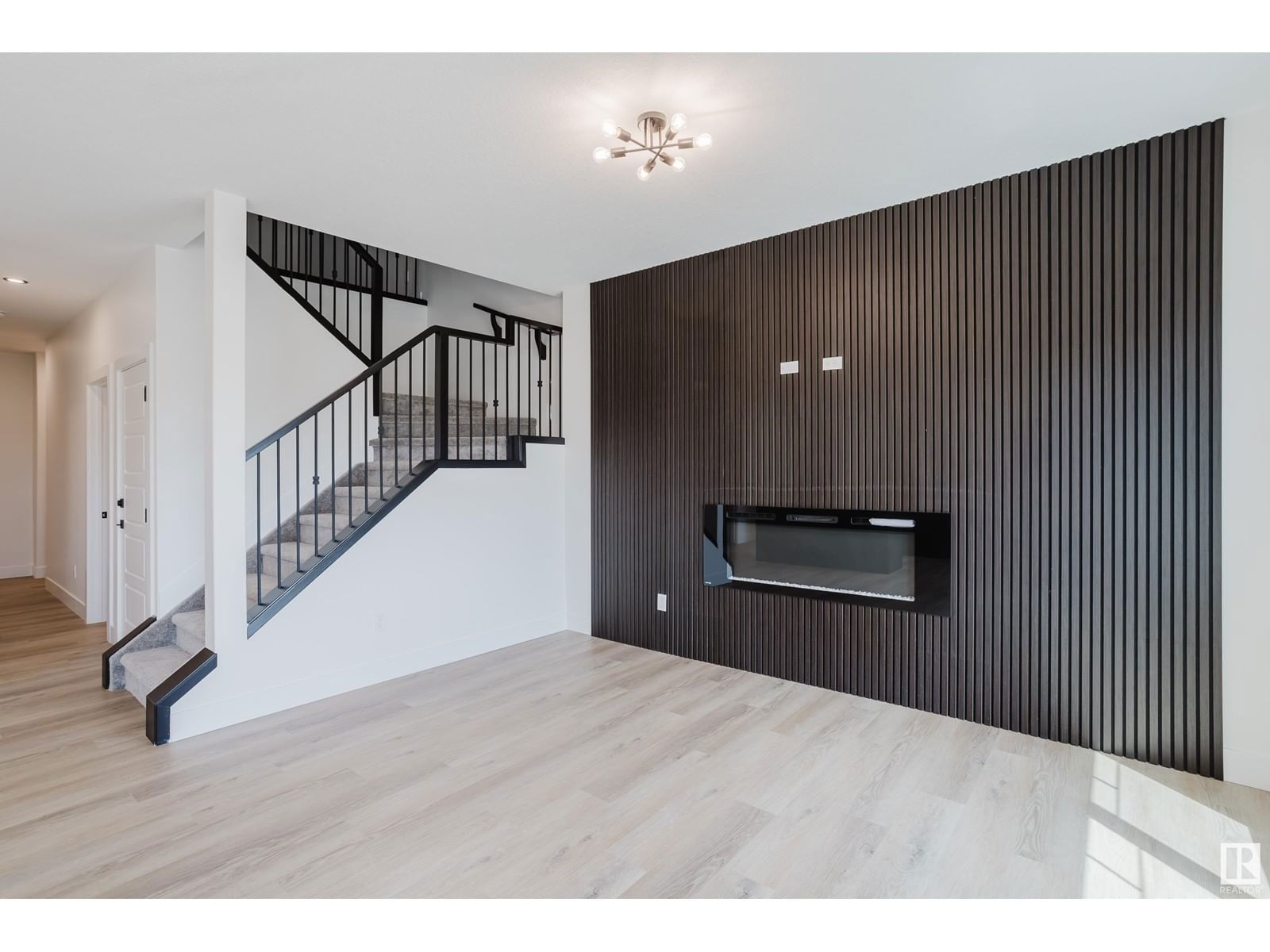 18911 24 AV Image 23
