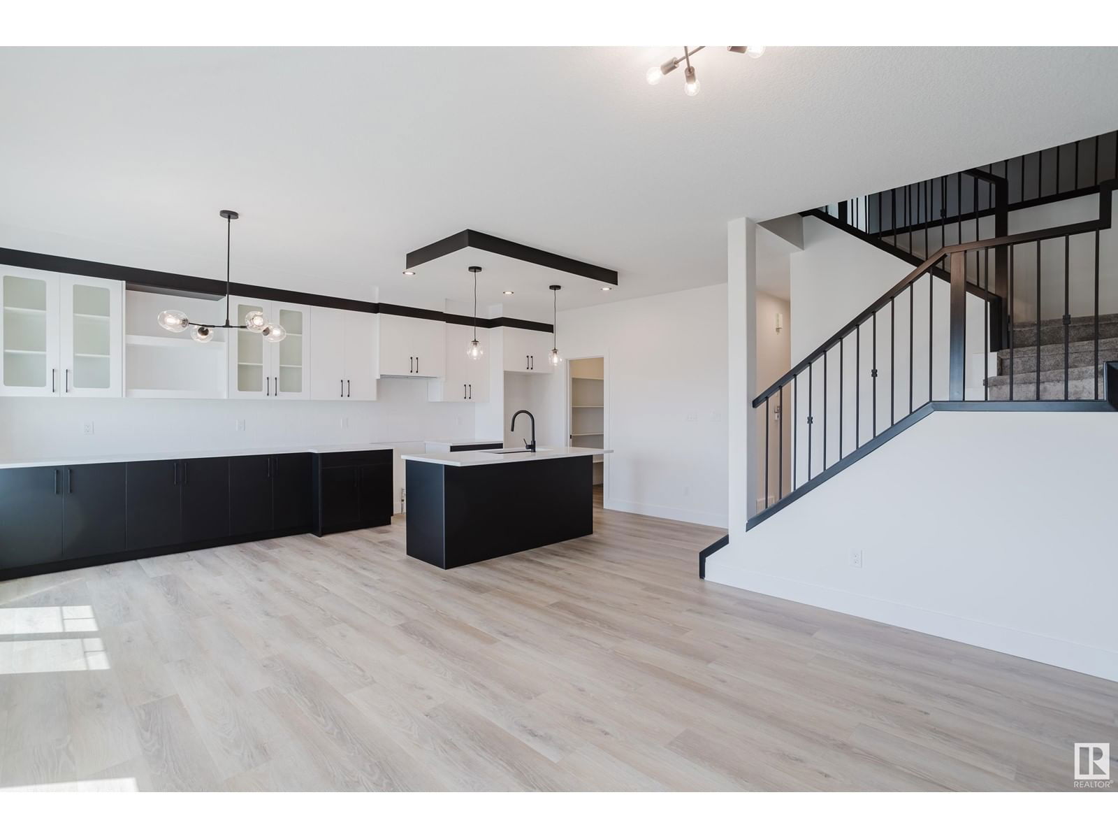 18911 24 AV Image 24