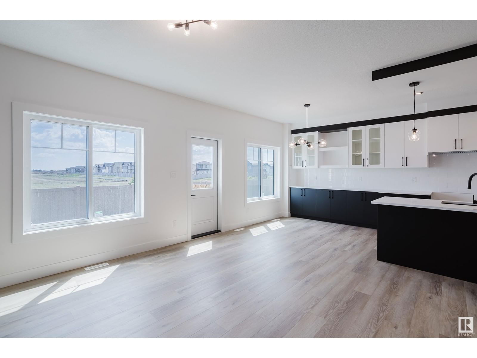 18911 24 AV Image 25