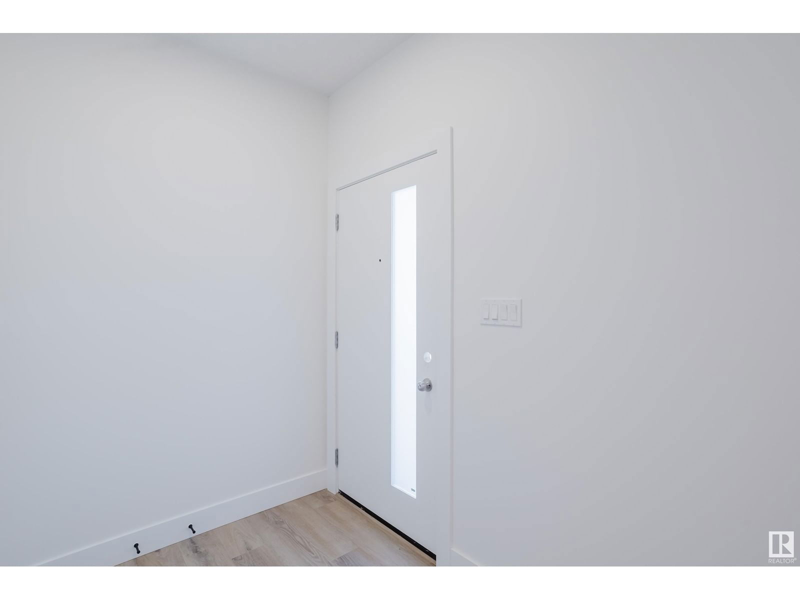 18911 24 AV Image 3