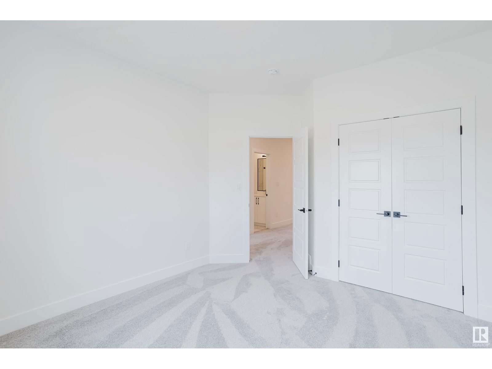 18911 24 AV Image 37