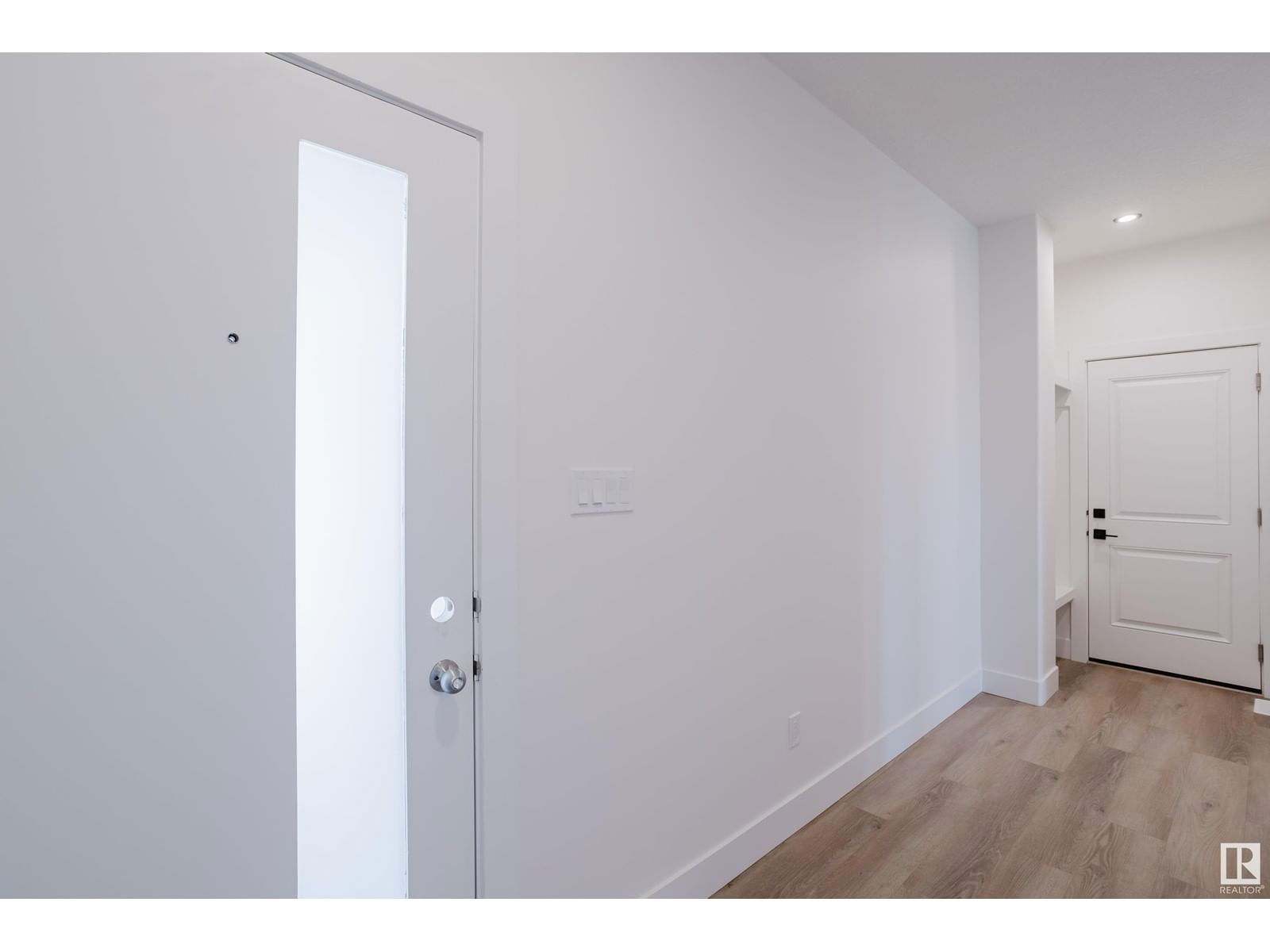 18911 24 AV Image 4