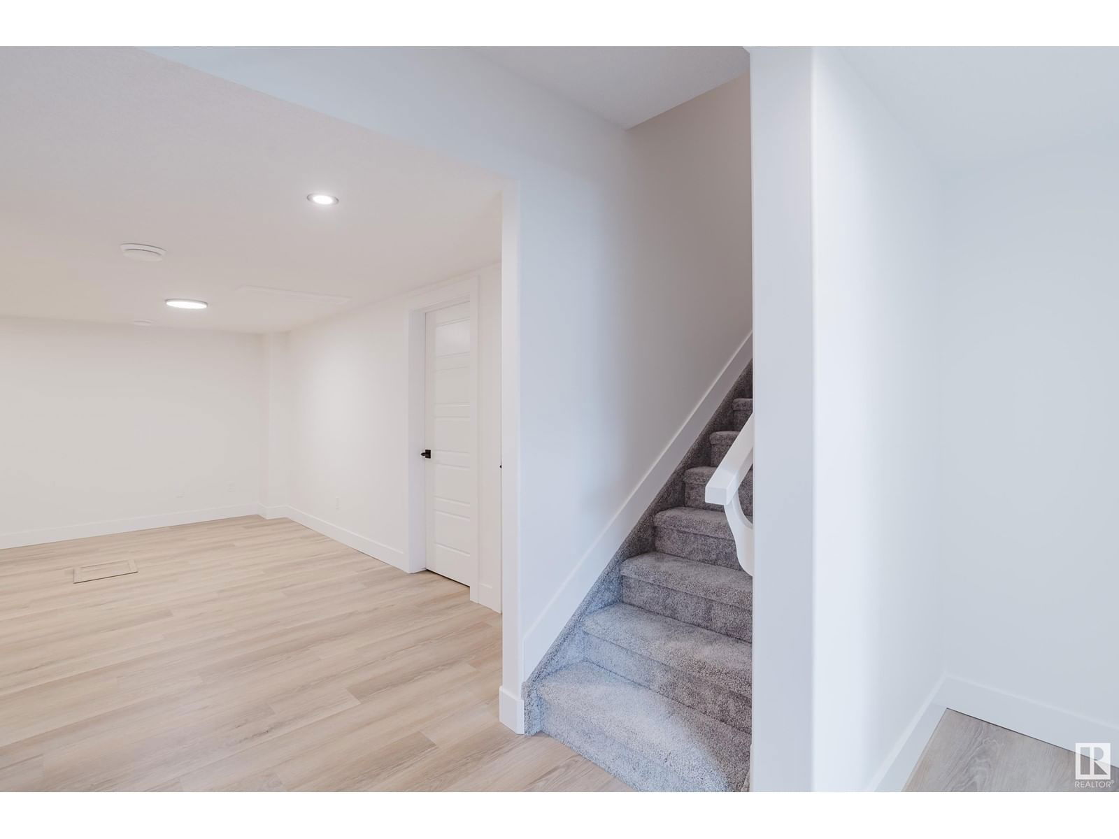 18911 24 AV Image 44