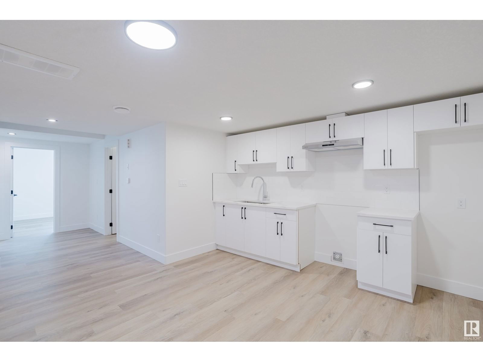 18911 24 AV Image 46