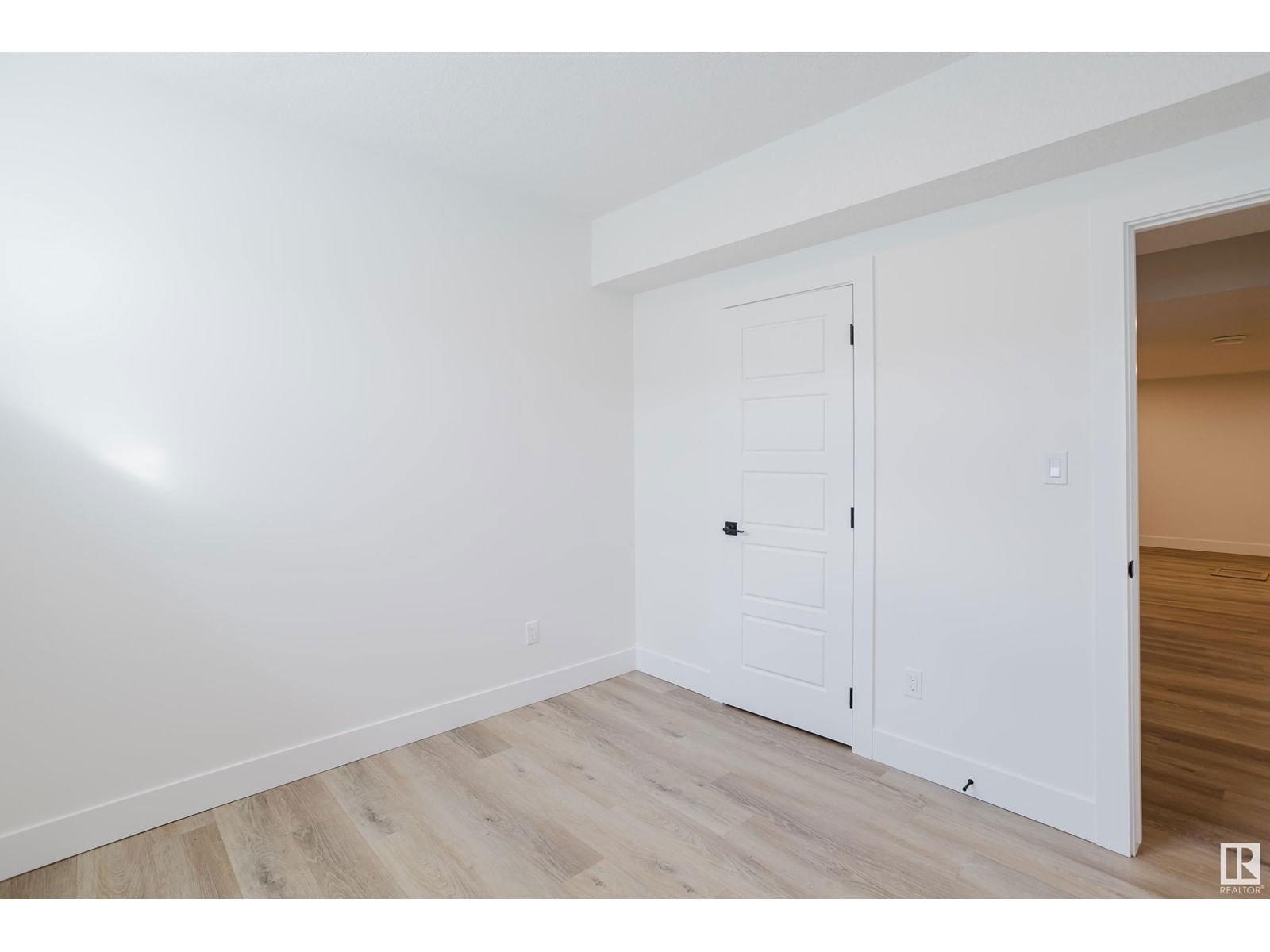 18911 24 AV Image 48