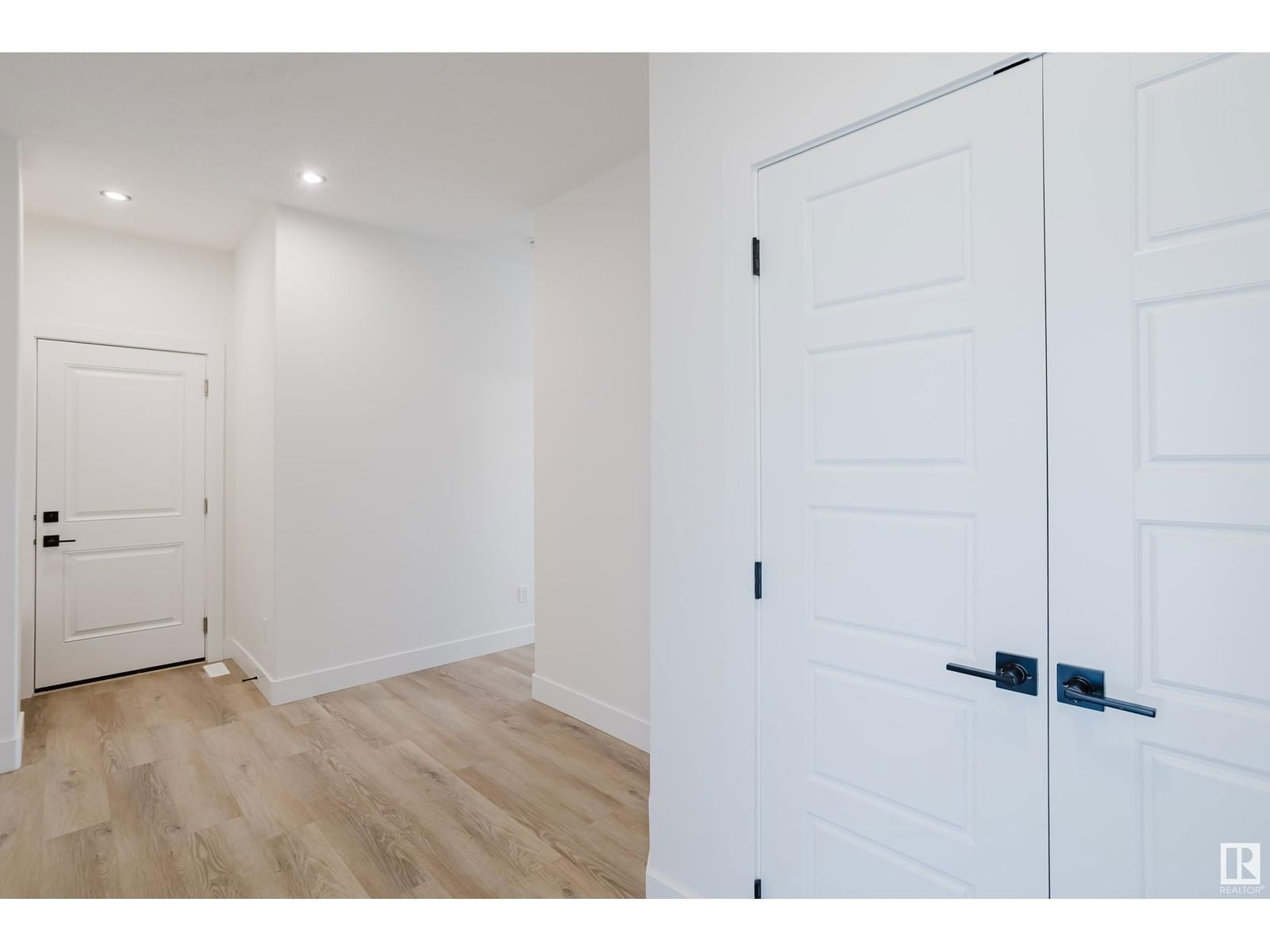 18911 24 AV Image 5