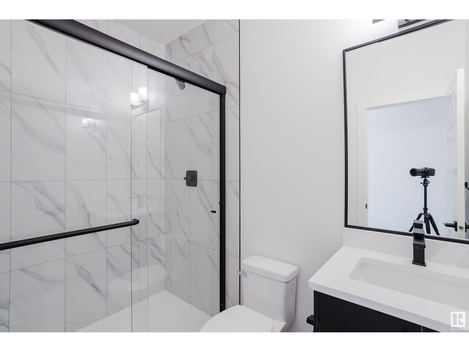18911 24 AV Image 7