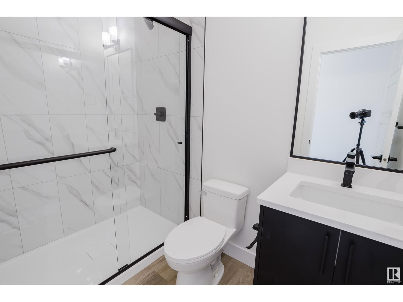 18911 24 AV Image 8