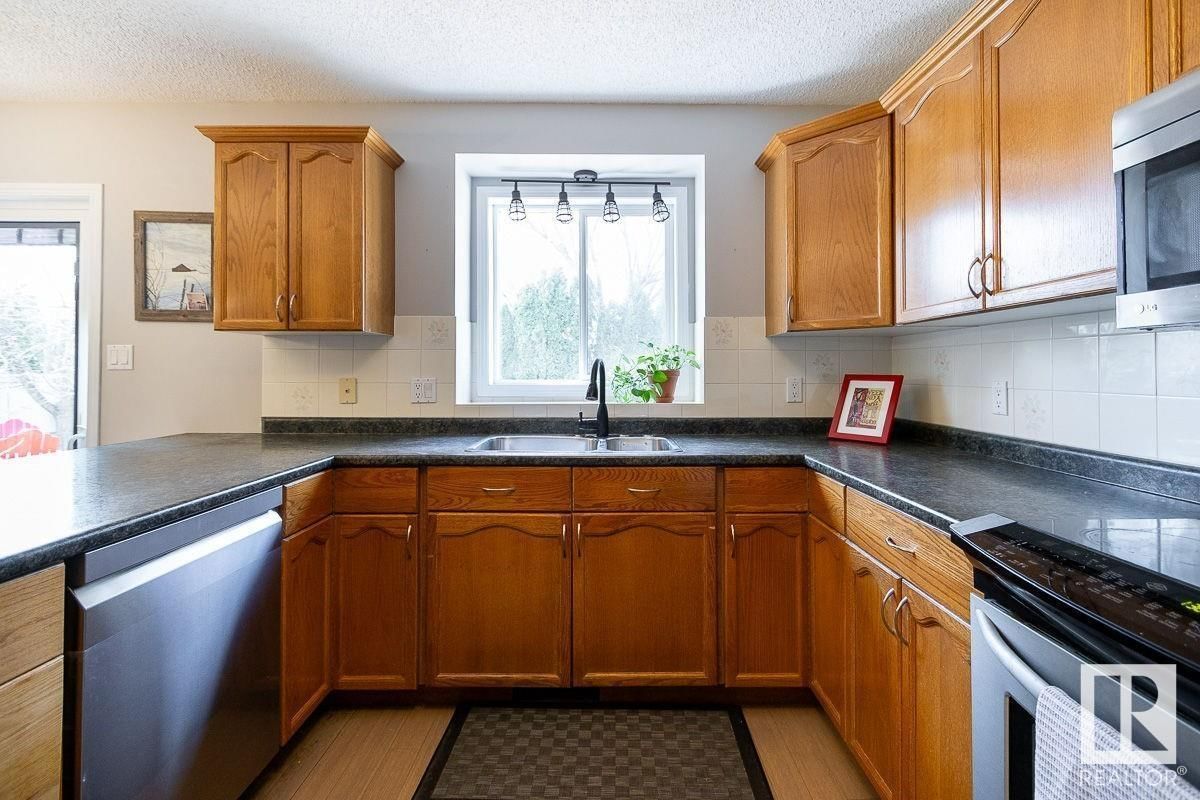 30 OAKRIDGE DR Image 12