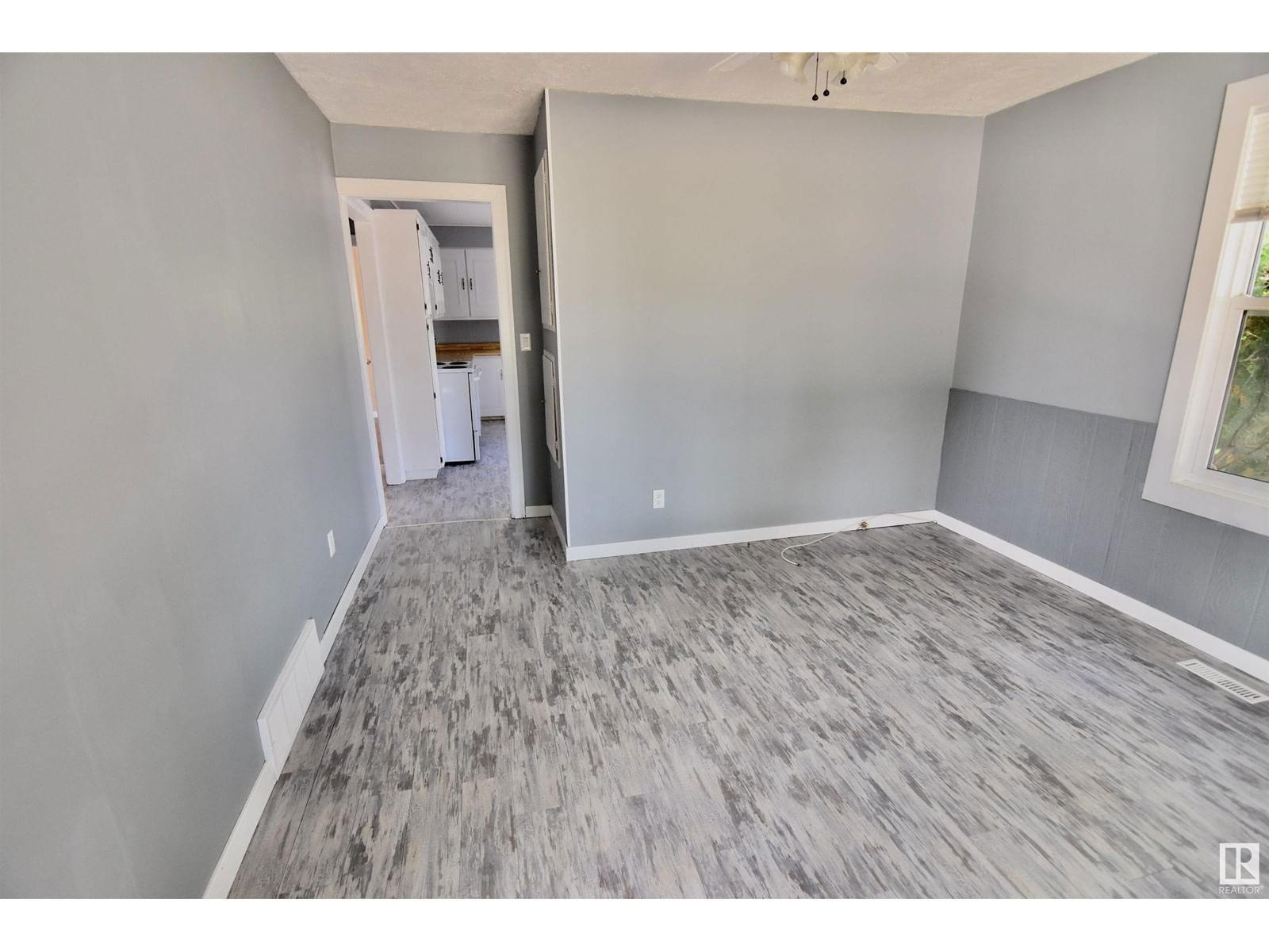 5122 47 AV Image 6