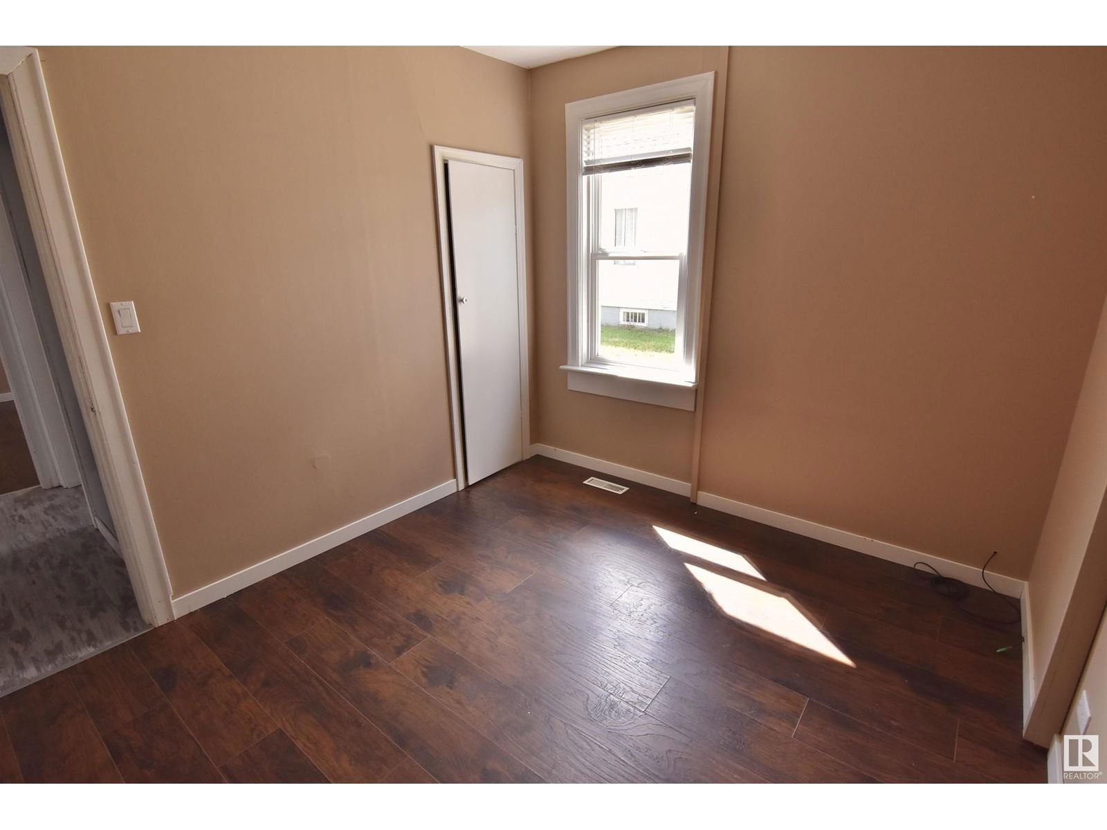 5122 47 AV Image 8