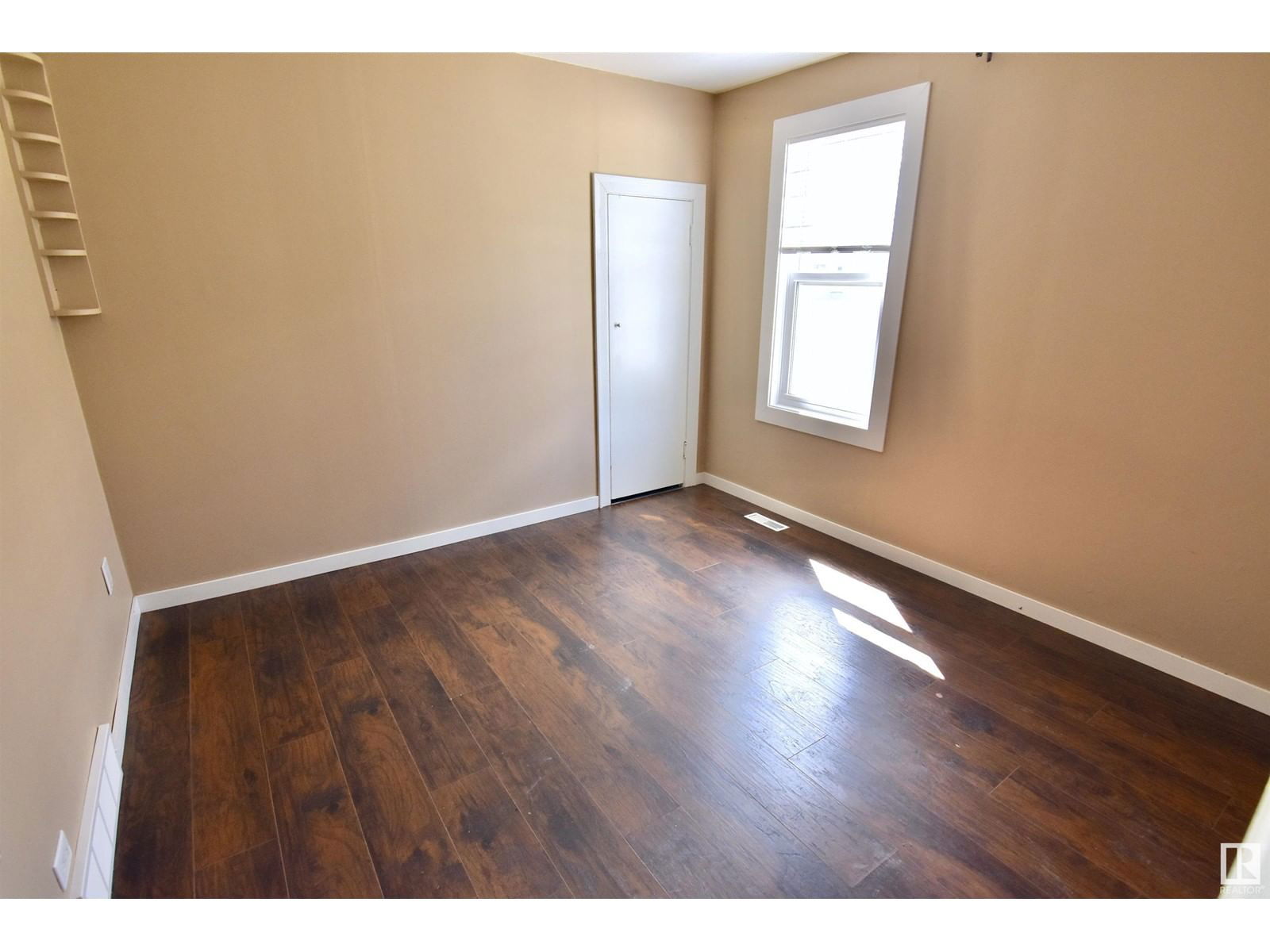 5122 47 AV Image 9