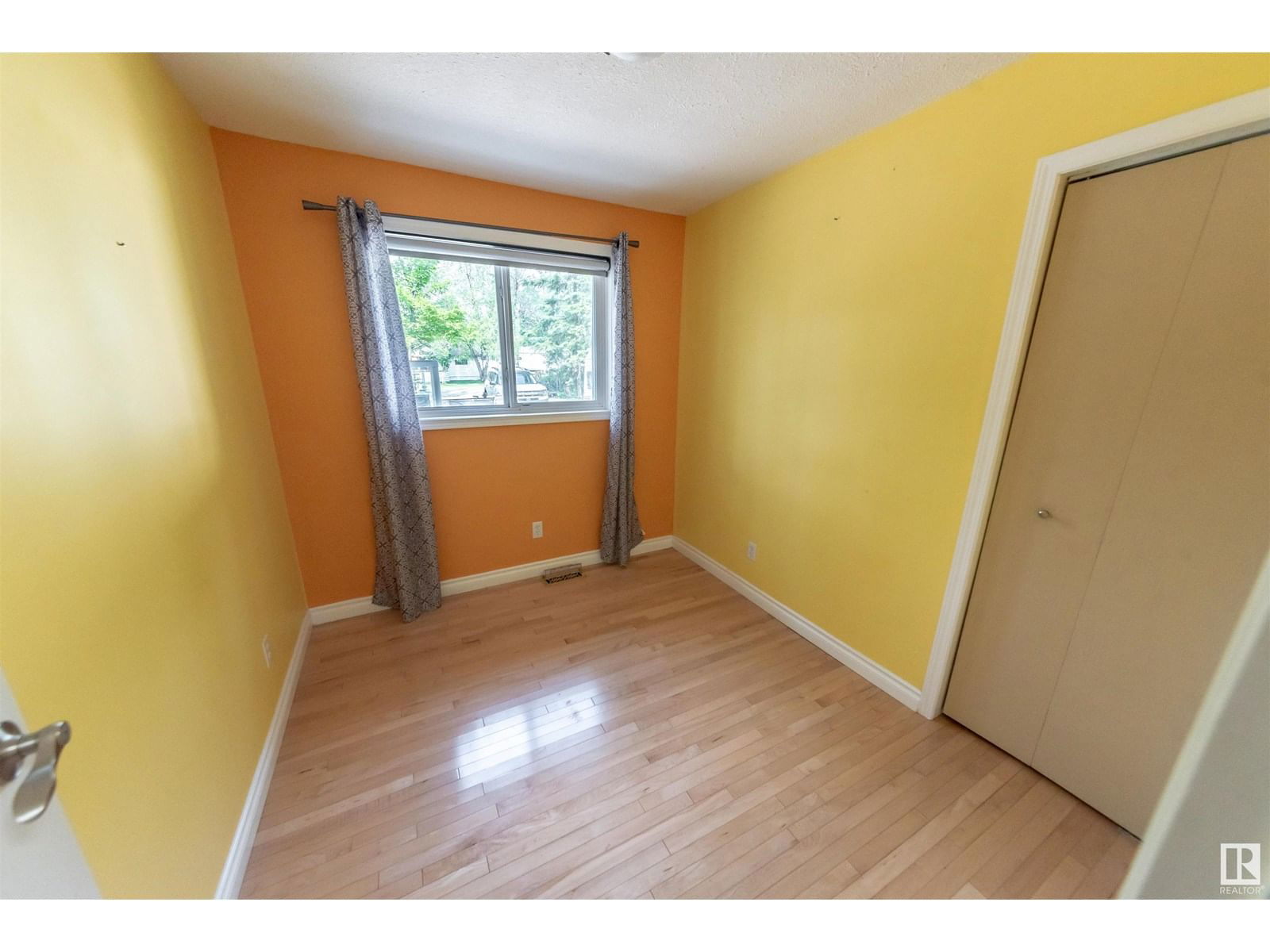 4824 53 ST Image 24