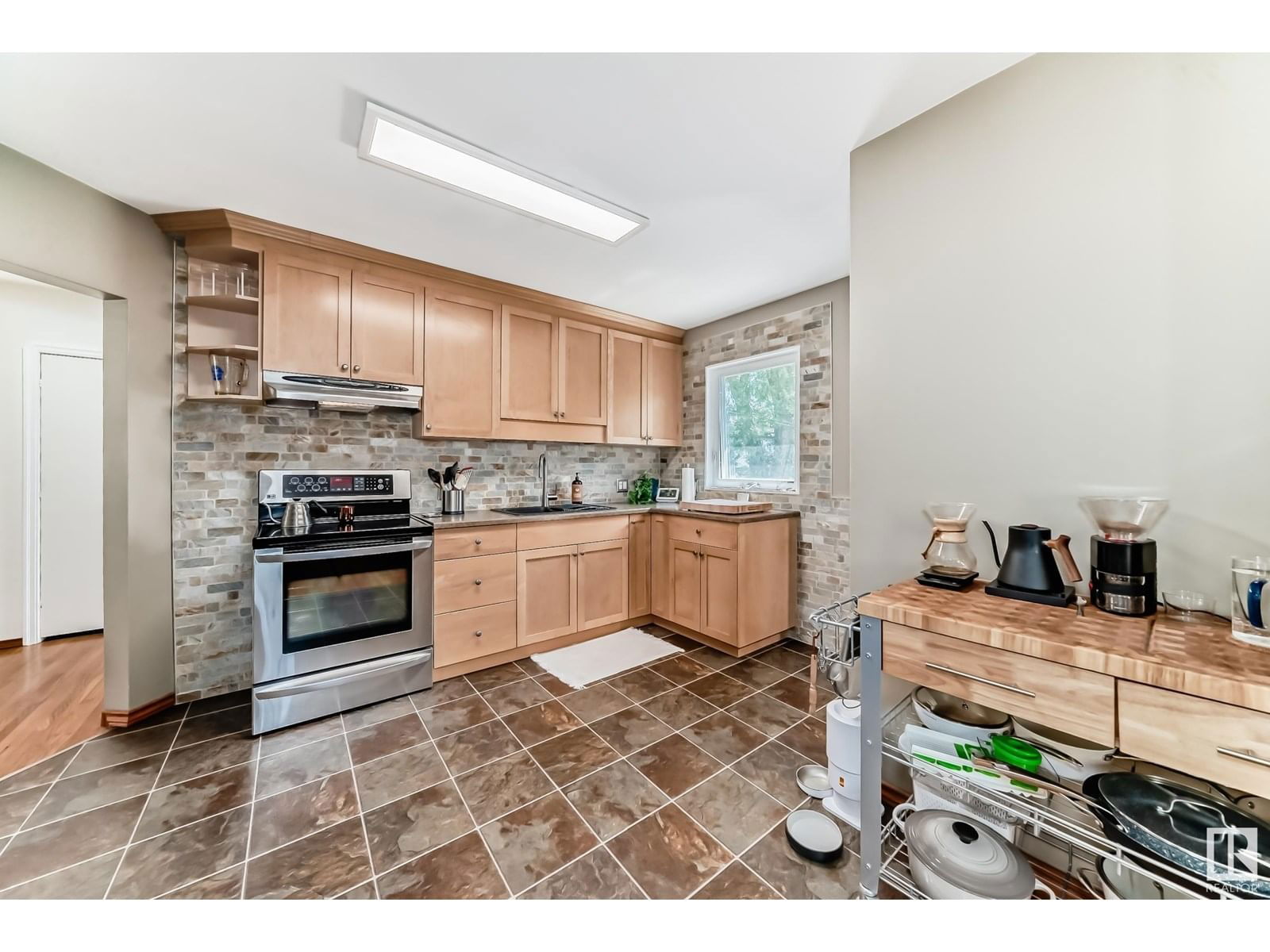 NW - 13335 110A AV Image 12