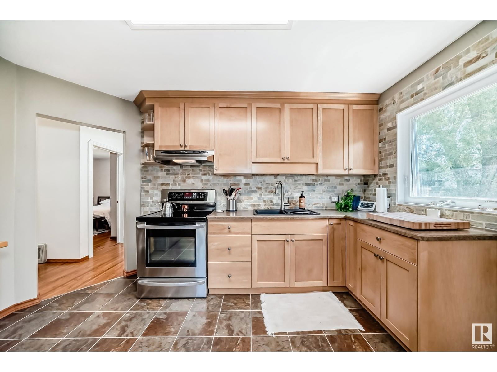 NW - 13335 110A AV Image 13