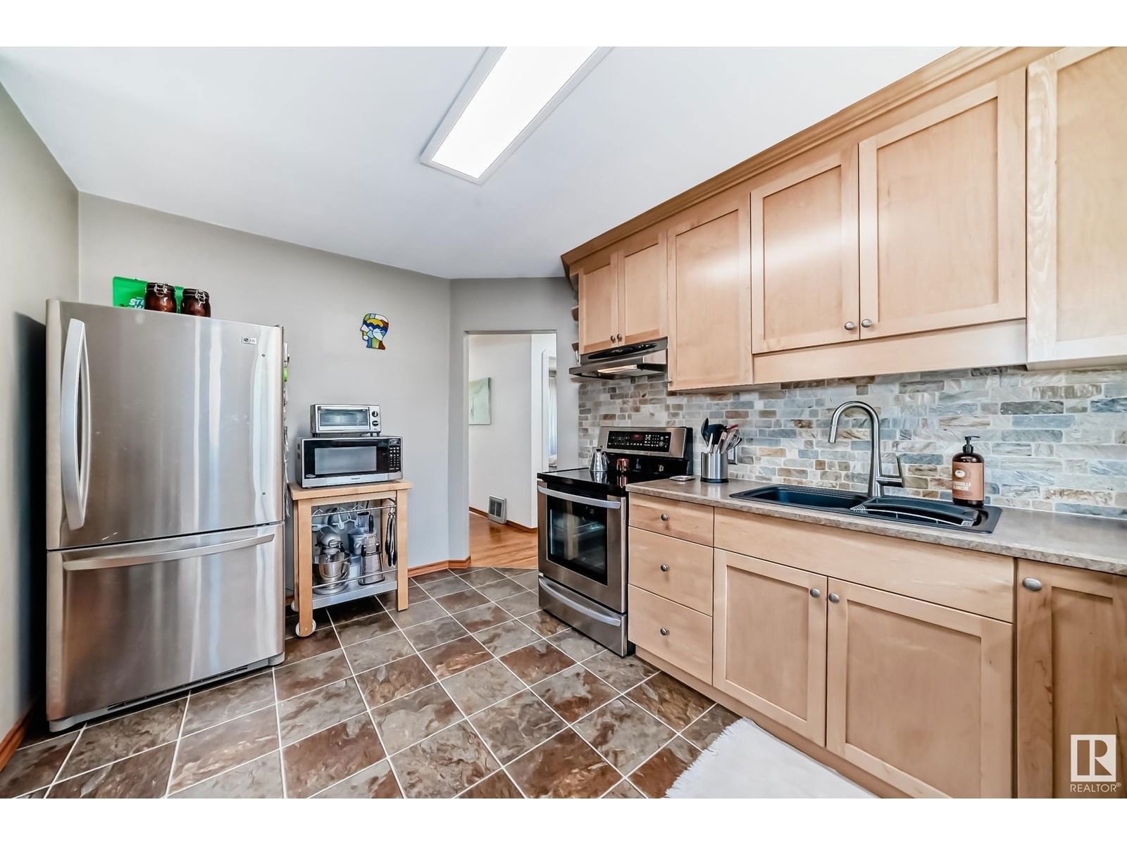 NW - 13335 110A AV Image 14