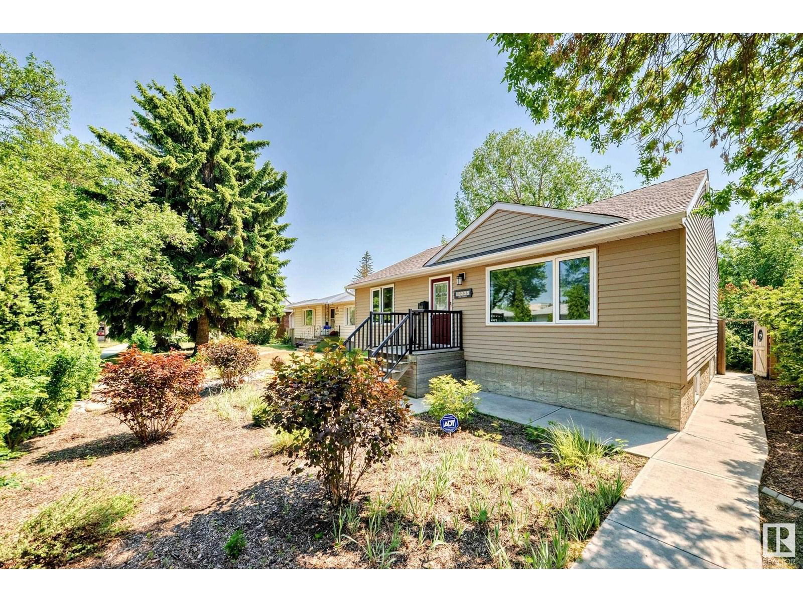 NW - 13335 110A AV Image 2