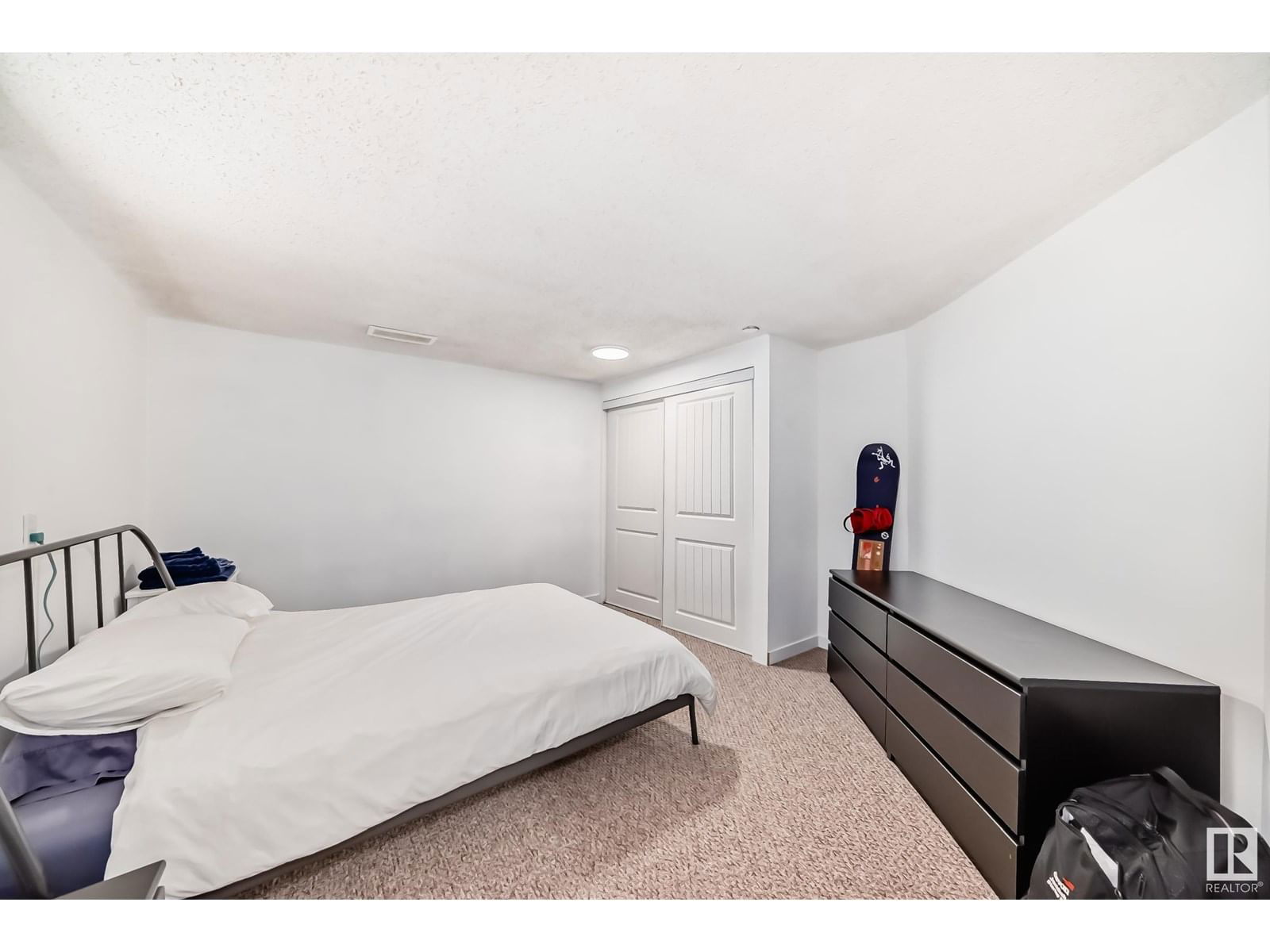 NW - 13335 110A AV Image 32