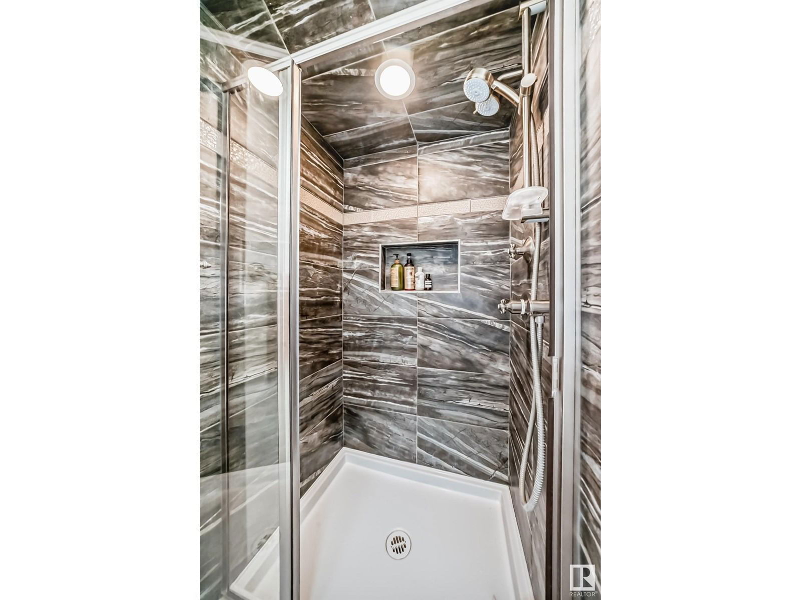 NW - 13335 110A AV Image 36