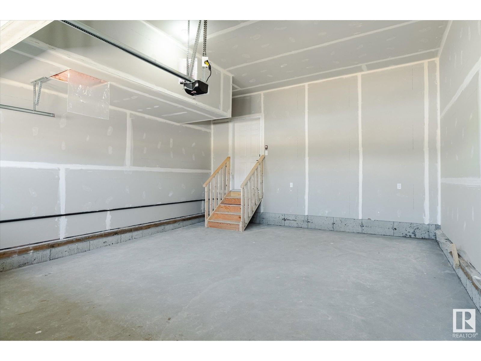 NW - 22371 89 AV Image 37