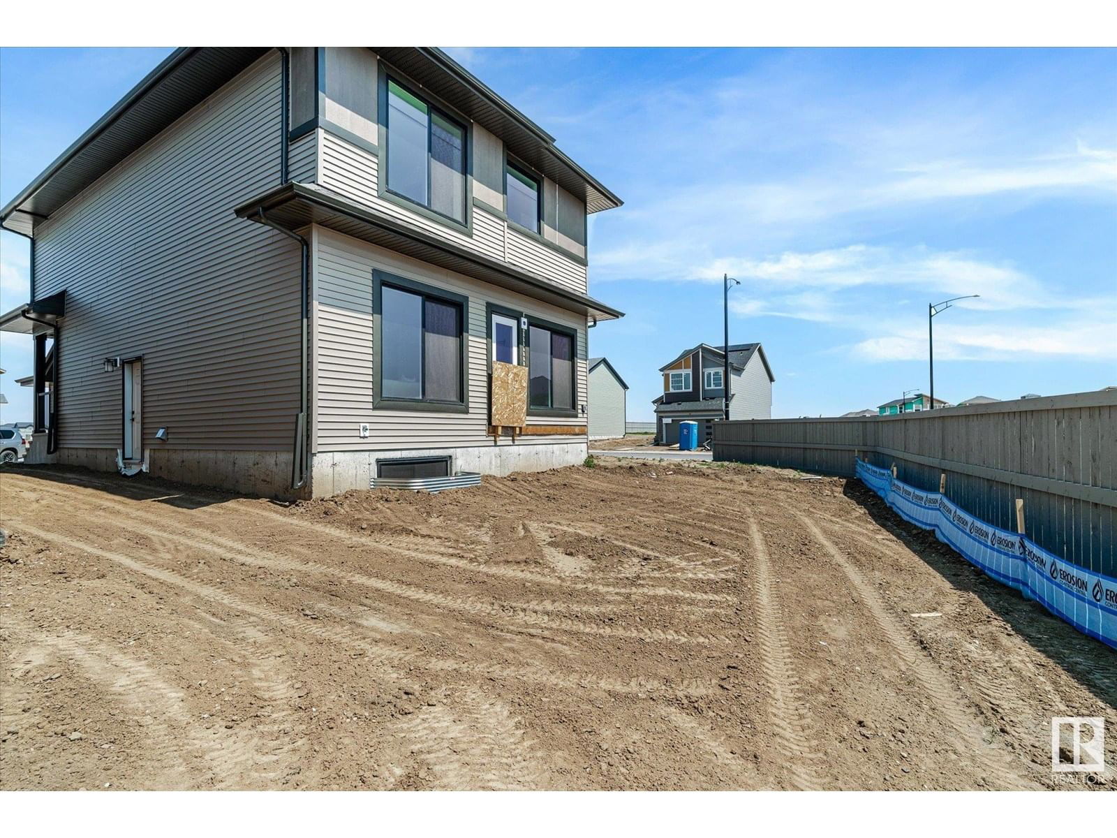 NW - 22371 89 AV Image 38