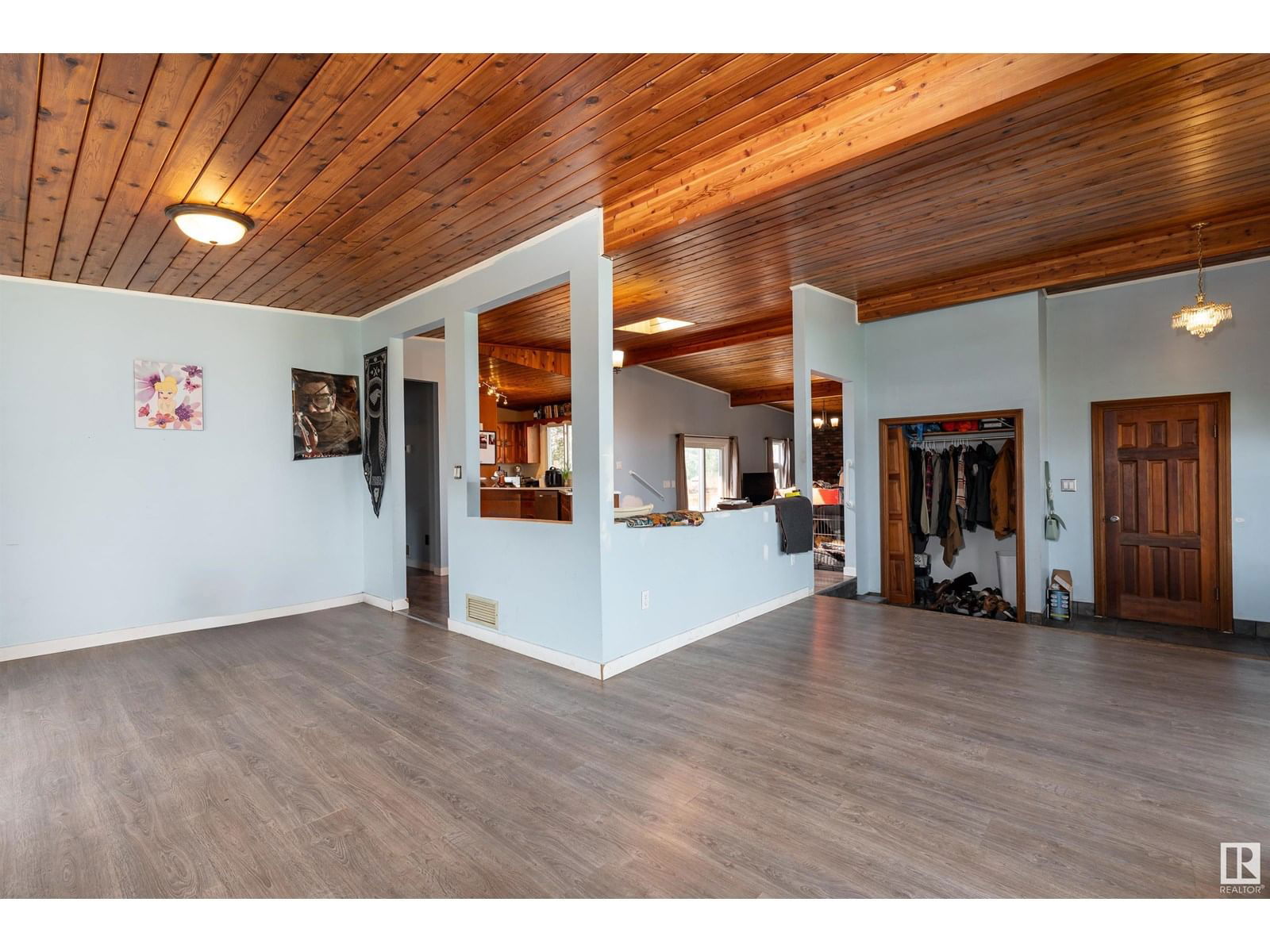 6012 53 AV Image 15