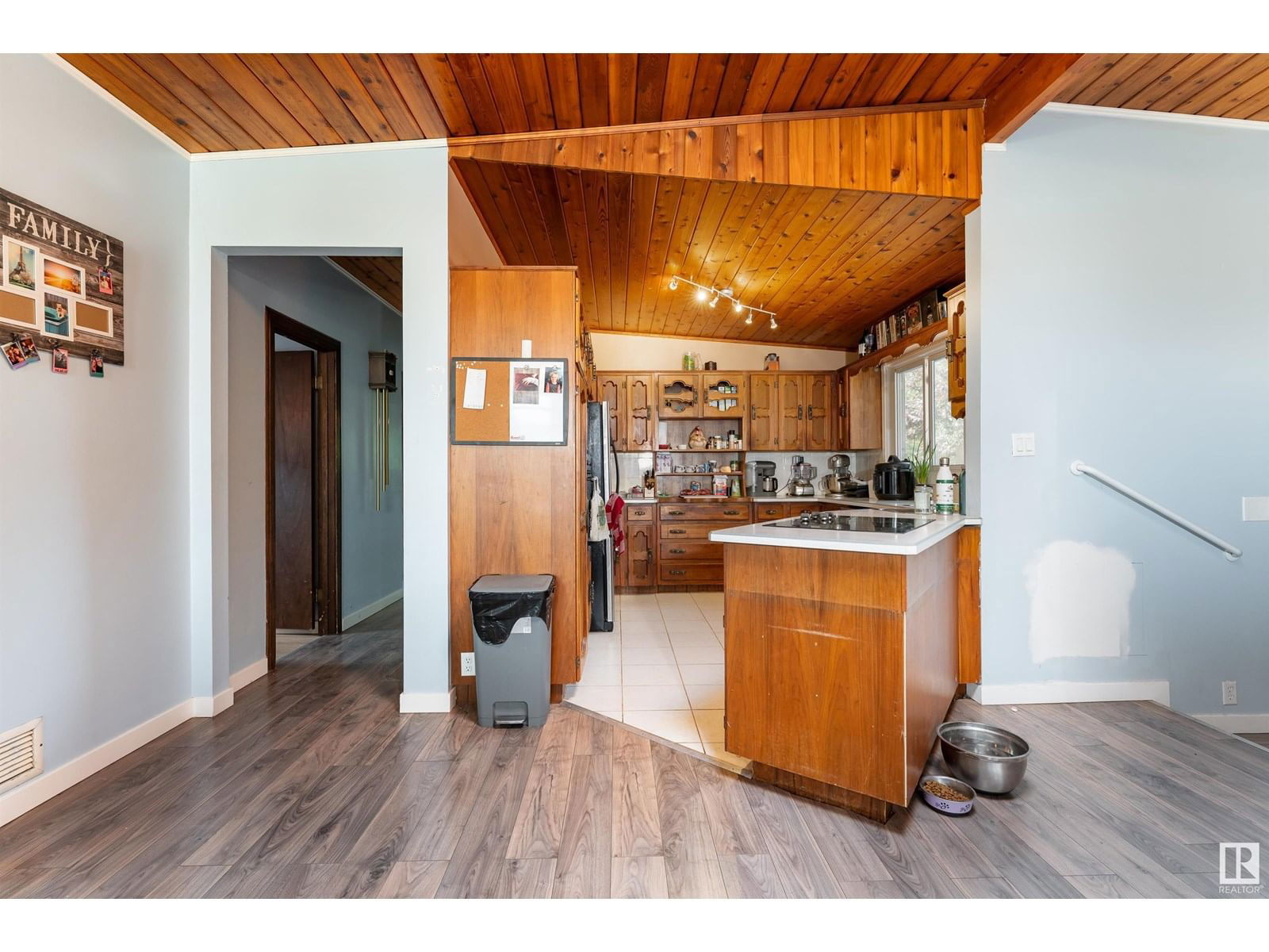 6012 53 AV Image 17