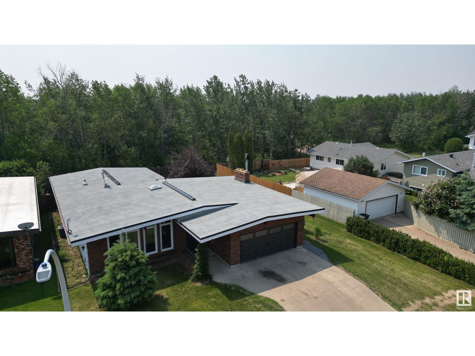 6012 53 AV Image 2