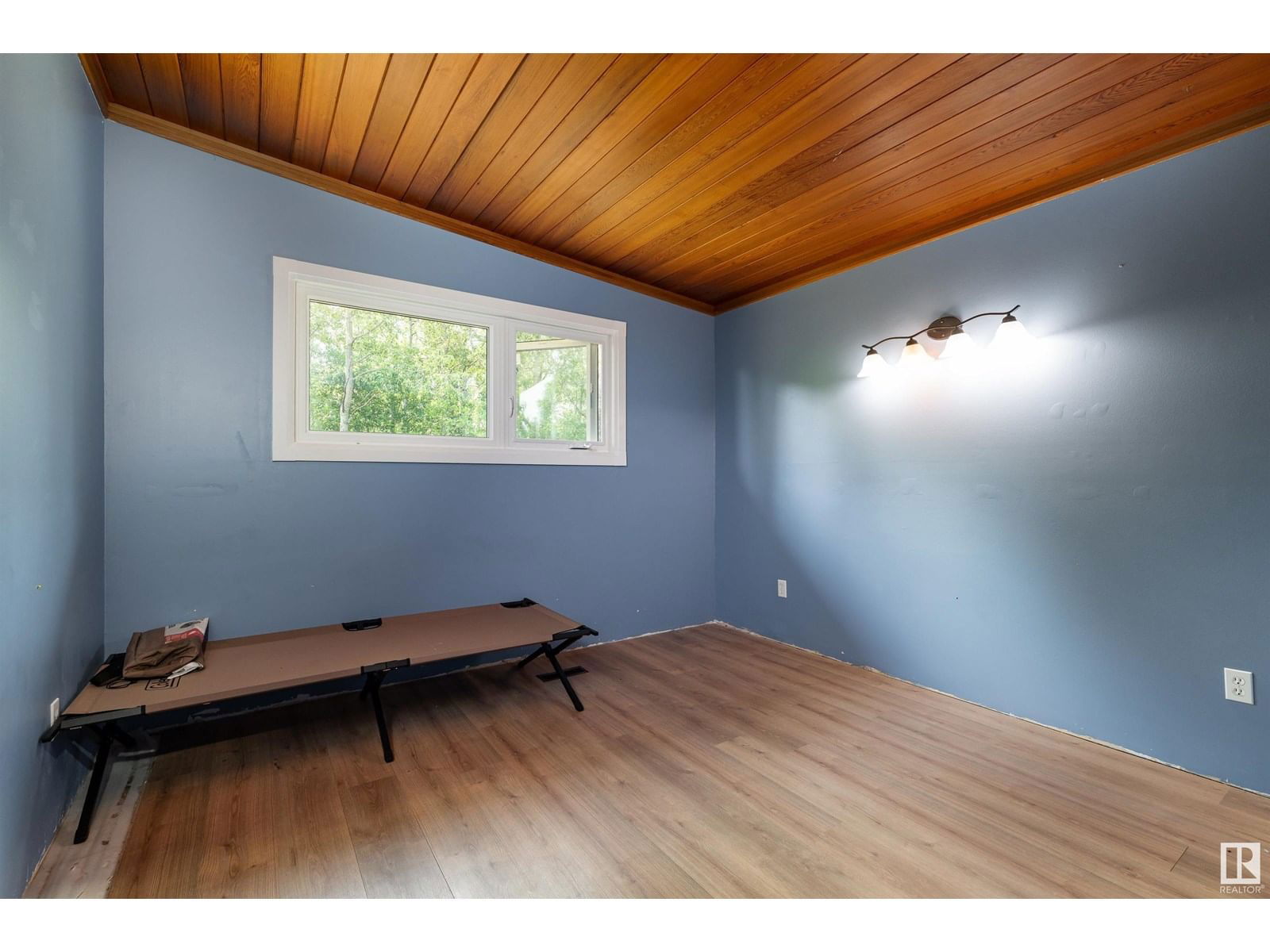 6012 53 AV Image 25