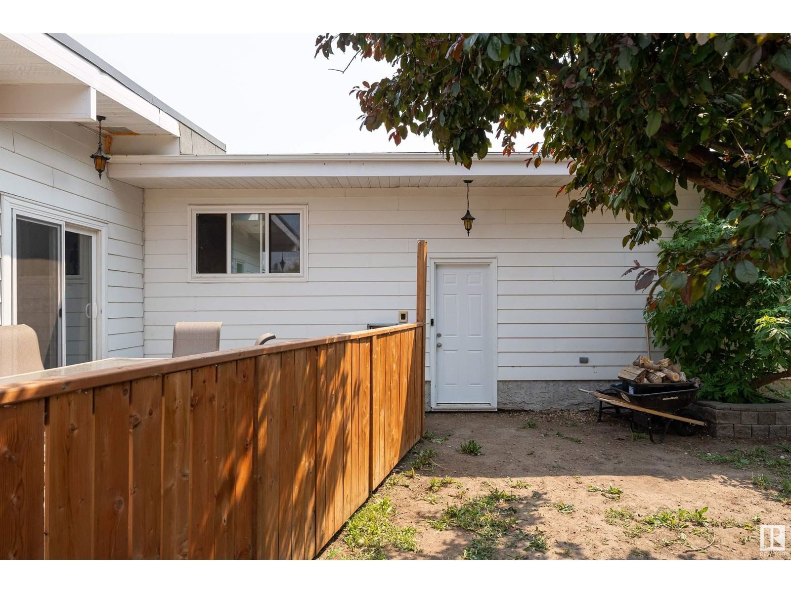 6012 53 AV Image 41