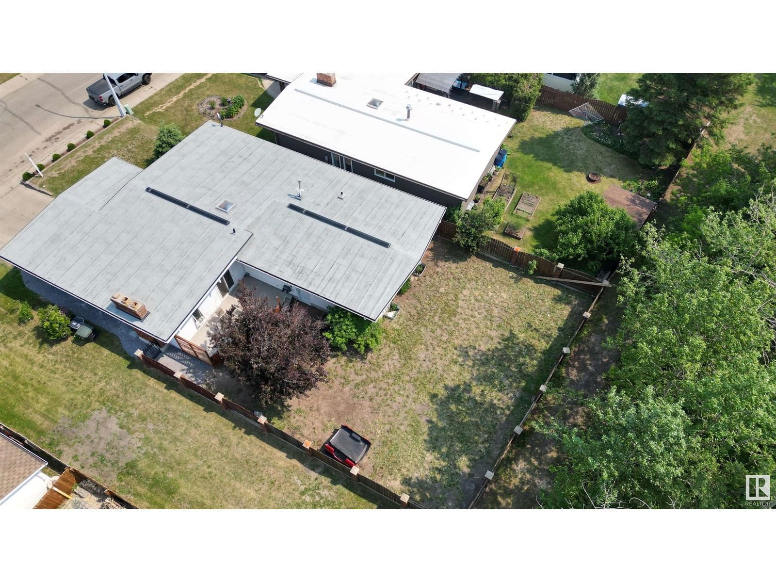 6012 53 AV Image 51