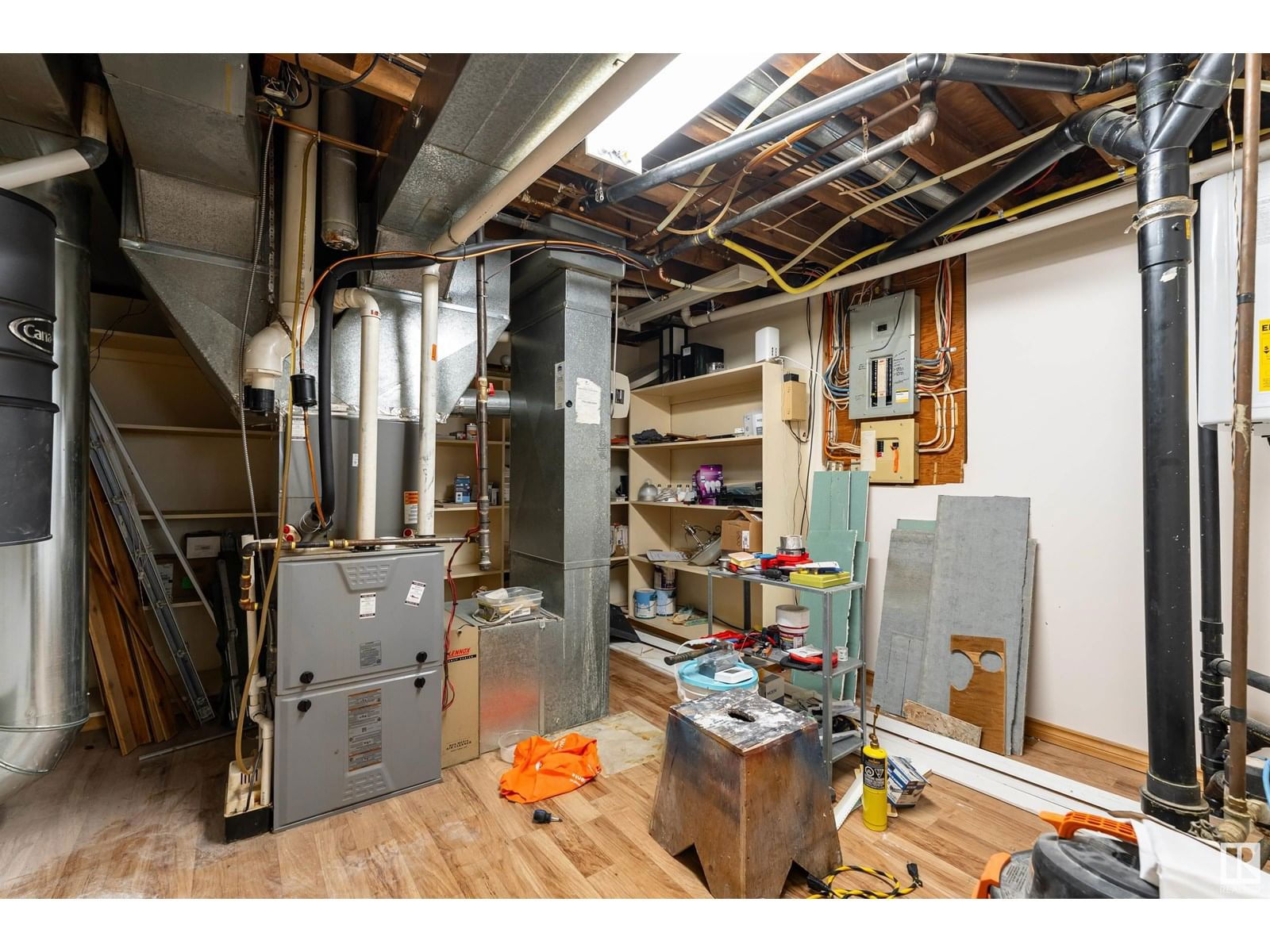 6012 53 AV Image 53