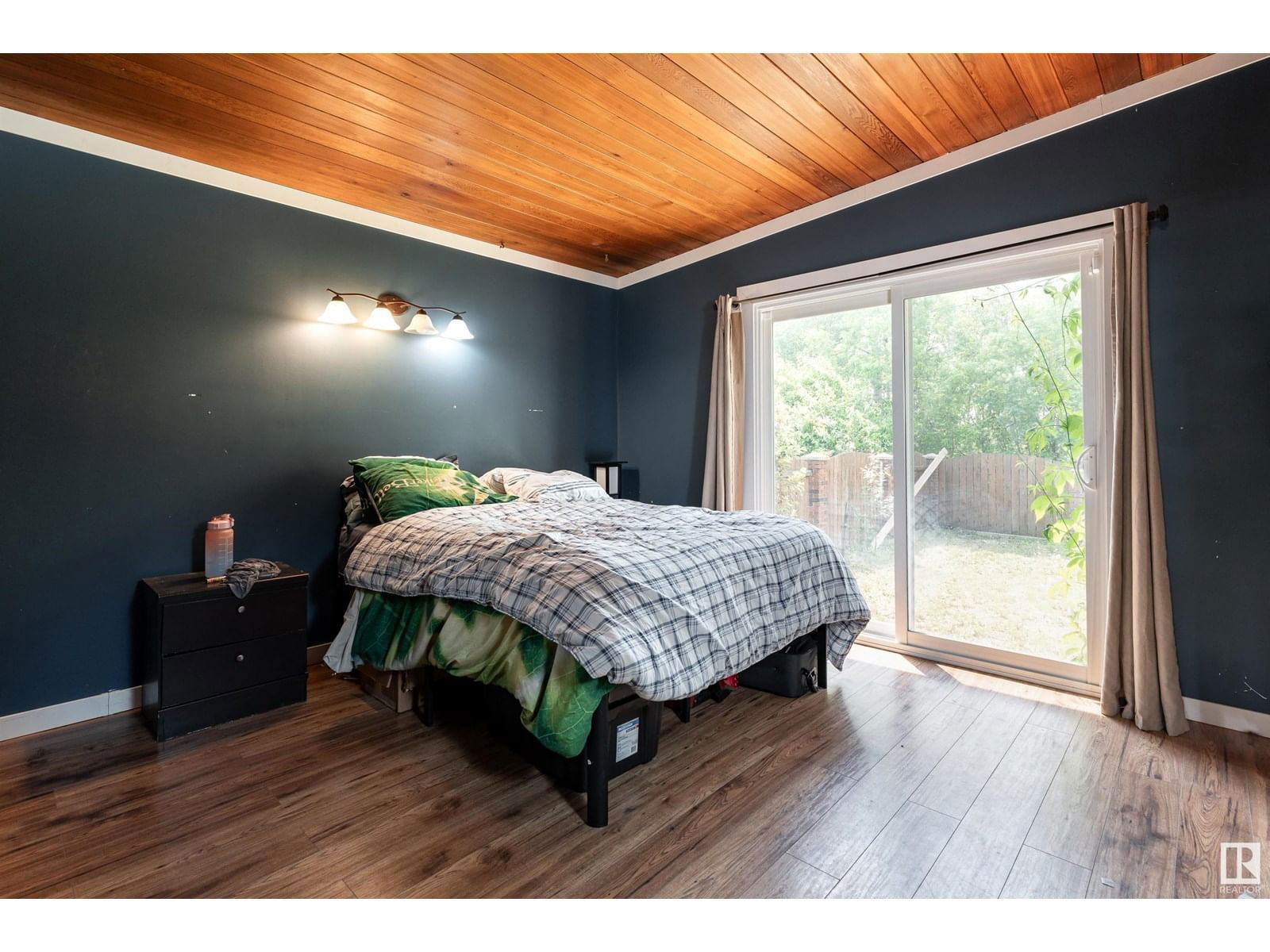 6012 53 AV Image 8